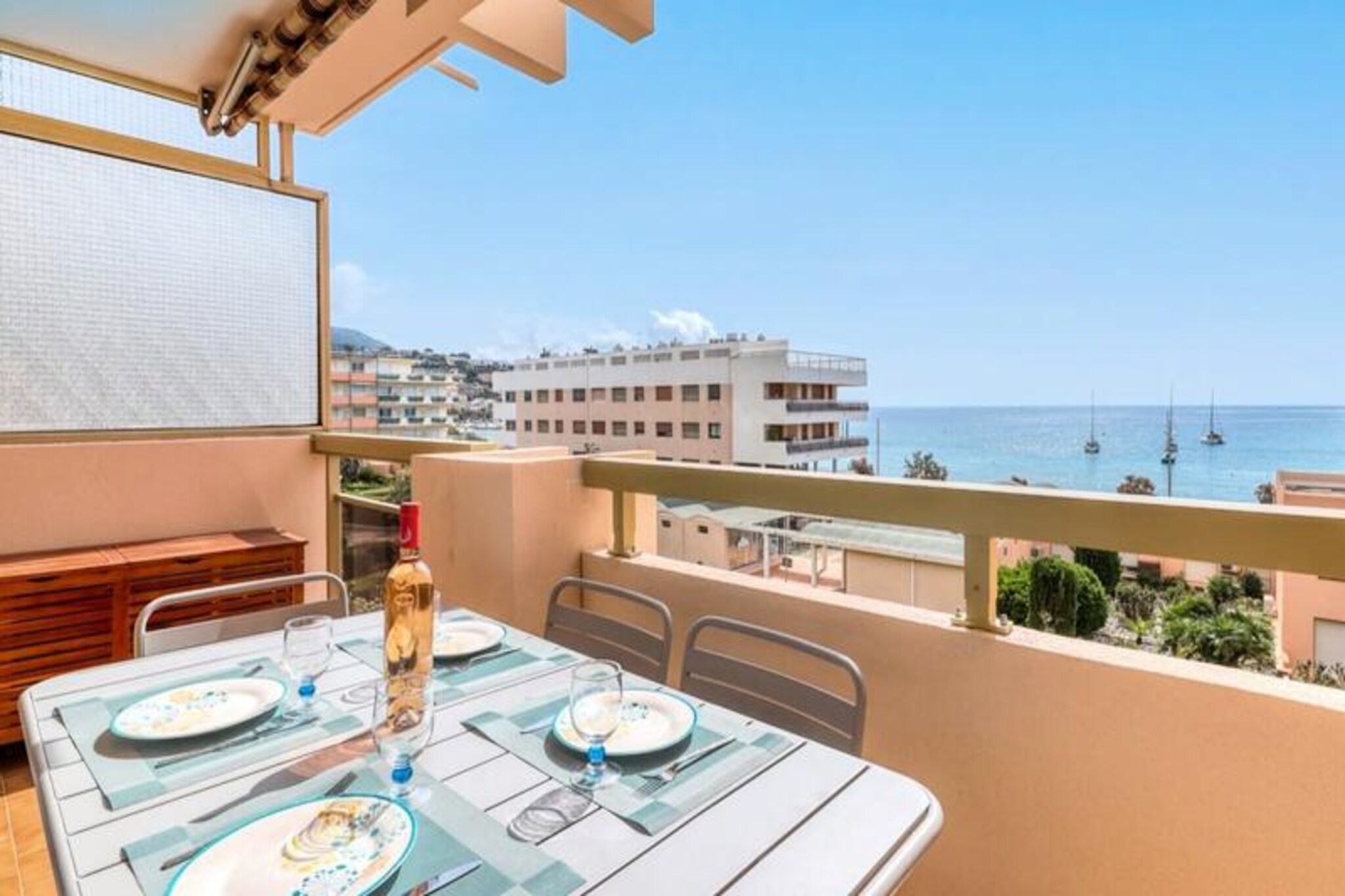 Wake up to the soothing sound of waves and the scent of the sea in this charming 2-bedroom apartment, perfectly positioned right in front of the beach in the picturesque town of Le Lavandou. With its prime location just 400 meters from the lively town center and directly overlooking the market square, this property offers an unparalleled blend of tranquility and convenience. Whether you're sipping your morning coffee on the terrace or enjoying the breathtaking views of the Levant and Port-Cros islands, every moment here feels like a seaside escape. 

The apartment is thoughtfully designed to provide both comfort and functionality. Located on the 3rd floor with elevator access, it features a spacious sea-view terrace equipped with an awning, table, and chairs—perfect for al fresco dining. The open-plan kitchen and living room are fully equipped with modern appliances, including a Nespresso machine, microwave, and toaster, while the cozy sofa bed adds extra sleeping space. The main bedroom offers a comfortable double bed with ample storage, while the second bedroom features bunk beds ideal for children. Additional amenities include air conditioning in the living room, Wi-Fi, a TV, a washing machine, and a private parking space. For your convenience, bed linen, towels, and essentials are provided, ensuring a hassle-free stay.

Step outside, and you'll find yourself on \