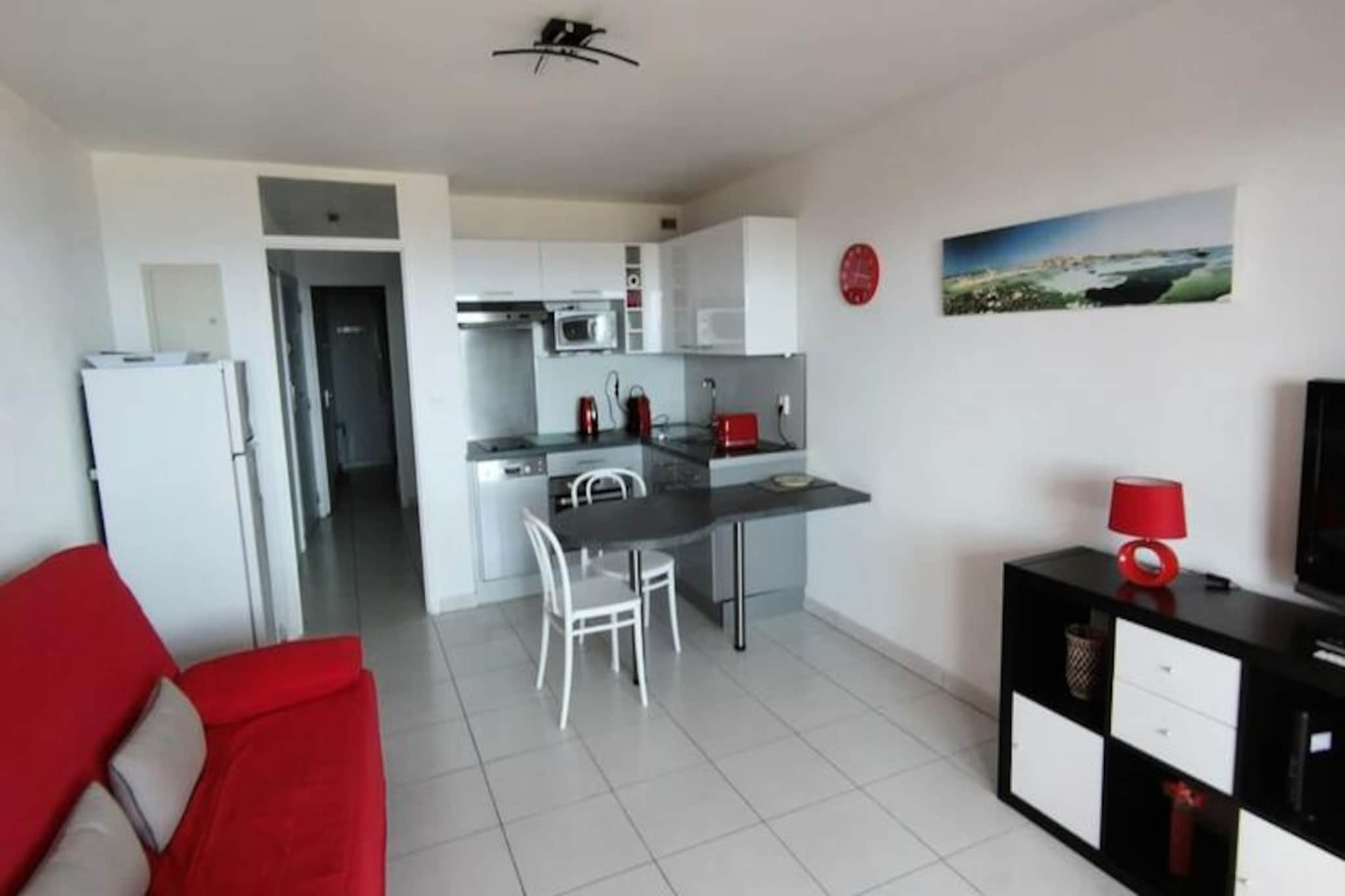 Awaken your senses with the gentle sea breeze and the golden hues of the Mediterranean, as this bright one-bedroom apartment invites you to experience the charm of Saint-Clair. Perfectly situated near one of France's most picturesque beaches, this cozy retreat offers a serene escape with a large, sunny terrace that showcases breathtaking views of the azure waters and the surrounding pine forests. Whether you're sipping your morning coffee or enjoying a romantic sunset, the terrace becomes your private sanctuary to soak in the beauty of the Côte d'Azur.
Inside, the apartment is thoughtfully designed for comfort and convenience. The air-conditioned living space features a stylish living room-kitchen area, complete with modern amenities such as a dishwasher and washing machine. The convertible sofa adds flexibility, making it ideal for couples or small groups. With towels and linens provided, and beds made upon arrival, every detail has been considered to ensure a seamless stay. Guests also benefit from a private parking space within the residence, adding ease to your holiday experience.
Just steps away, Saint-Clair beach awaits with its fine white sand and crystal-clear waters, offering views of the Golden Islands, Port Cros and Le Levant. Known as \