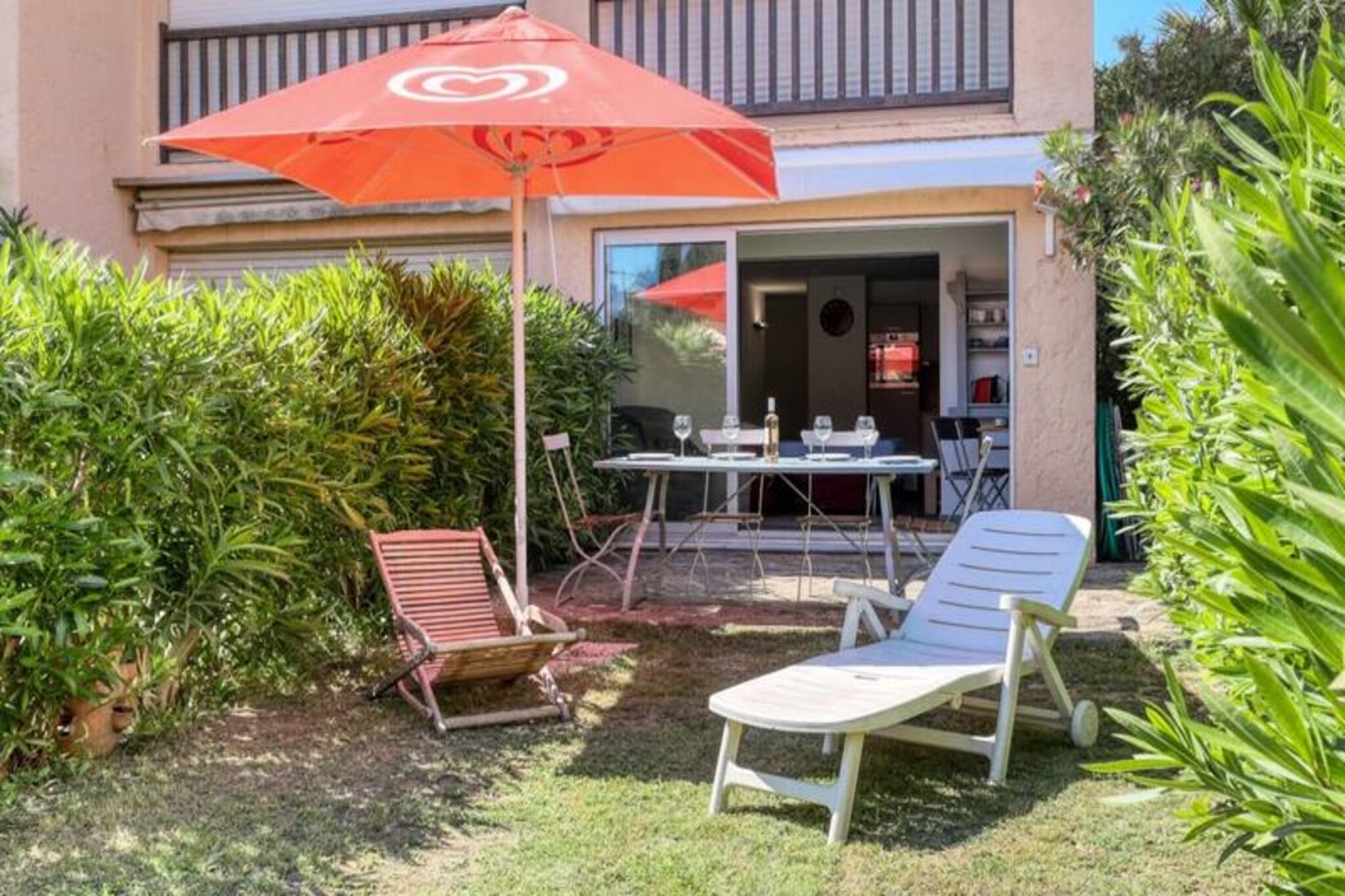 Apartment near Saint-Clair Beach & Pool