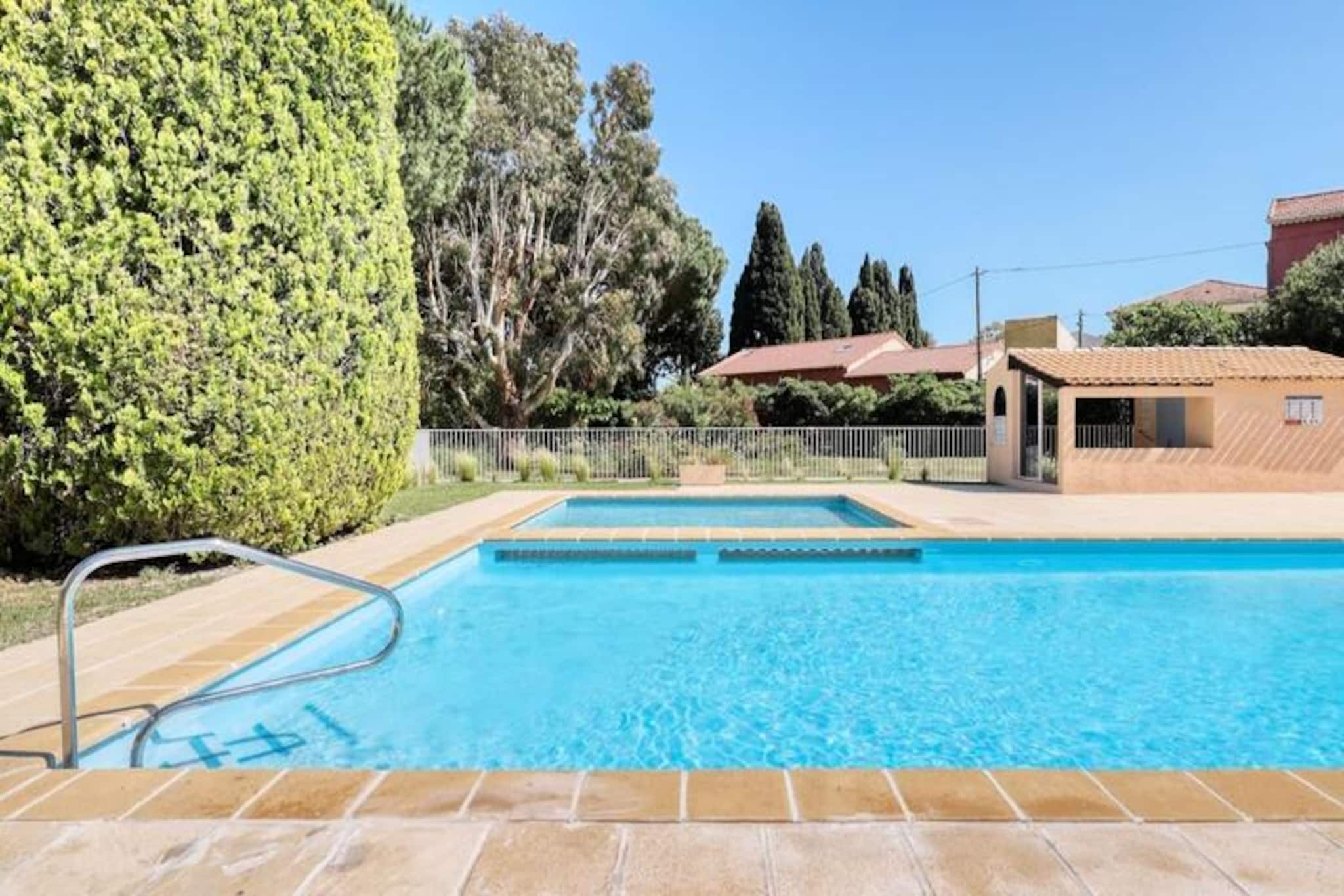 Apartment near Saint-Clair Beach & Pool