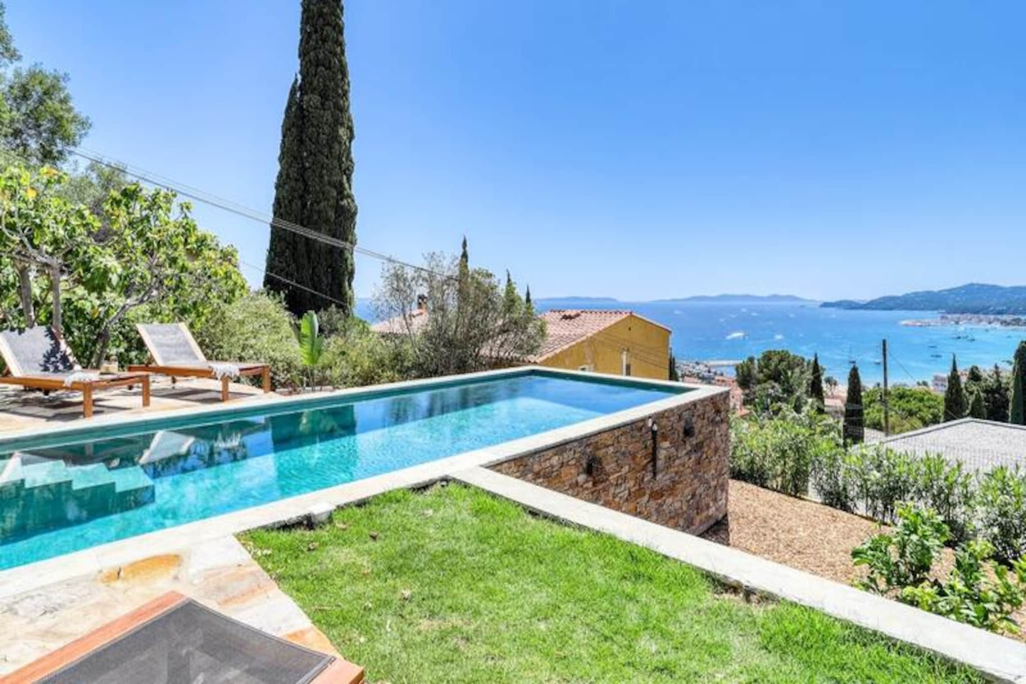 Villa in Le Lavandou with Sea View Pool