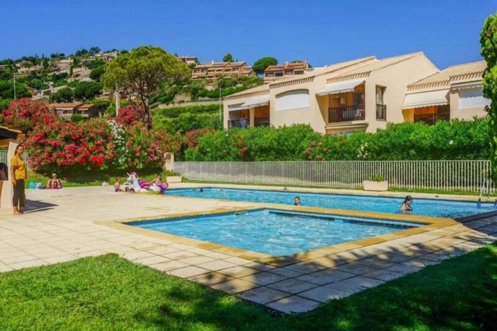 Awaken to the gentle sound of waves and the golden hues of the Mediterranean sun in this charming family apartment, perfectly situated for a serene coastal escape. Nestled in a residence with direct pedestrian access to the pristine Saint-Clair Beach, this property offers a harmonious blend of comfort and convenience. Whether you're lounging by the shared swimming pool, enjoying a friendly match on the tennis court, or simply soaking in the tranquil surroundings, every moment here feels like a retreat into paradise.
Designed to accommodate up to four guests, the apartment features a cozy mezzanine bedroom with a double bed, a living room with a kitchenette, and a sleeping alcove with bunk beds perfect for children. The fully equipped kitchen invites you to prepare delightful meals, while the balcony overlooking the tennis court provides a peaceful spot to unwind. Modern amenities such as air conditioning, a washing machine, and private parking ensure a hassle-free stay. For your convenience, bed linen, towels, and essentials are provided, so you can focus on creating unforgettable memories.
Located just 1.5 km from the vibrant town of Le Lavandou, the Saint-Clair neighborhood is a hidden gem. Known as \
