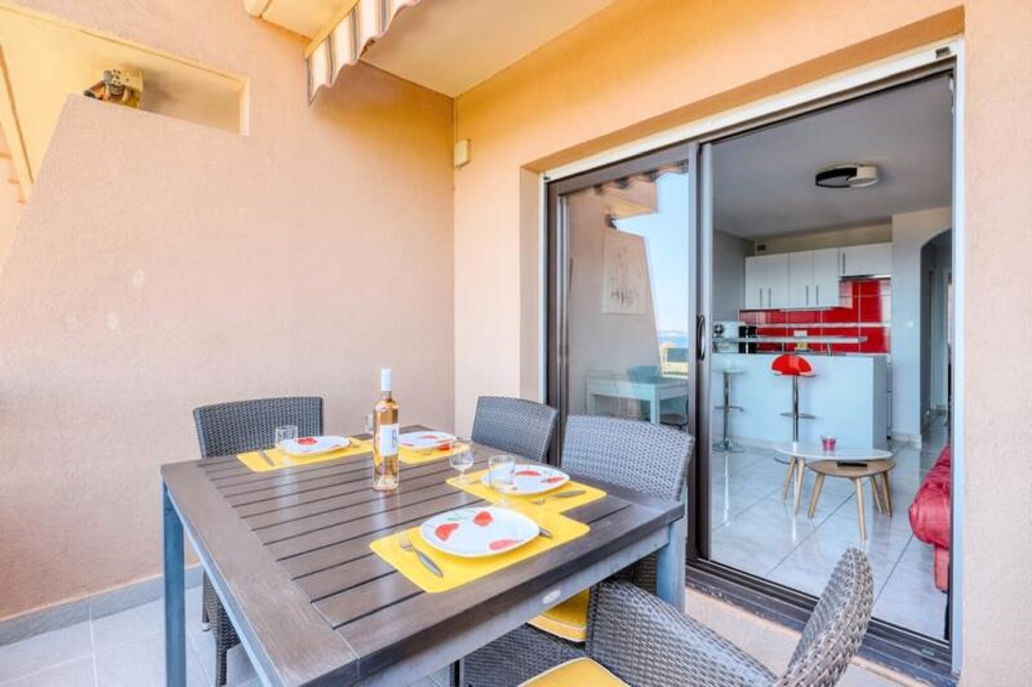 Apartment near Saint-Clair Beach Views