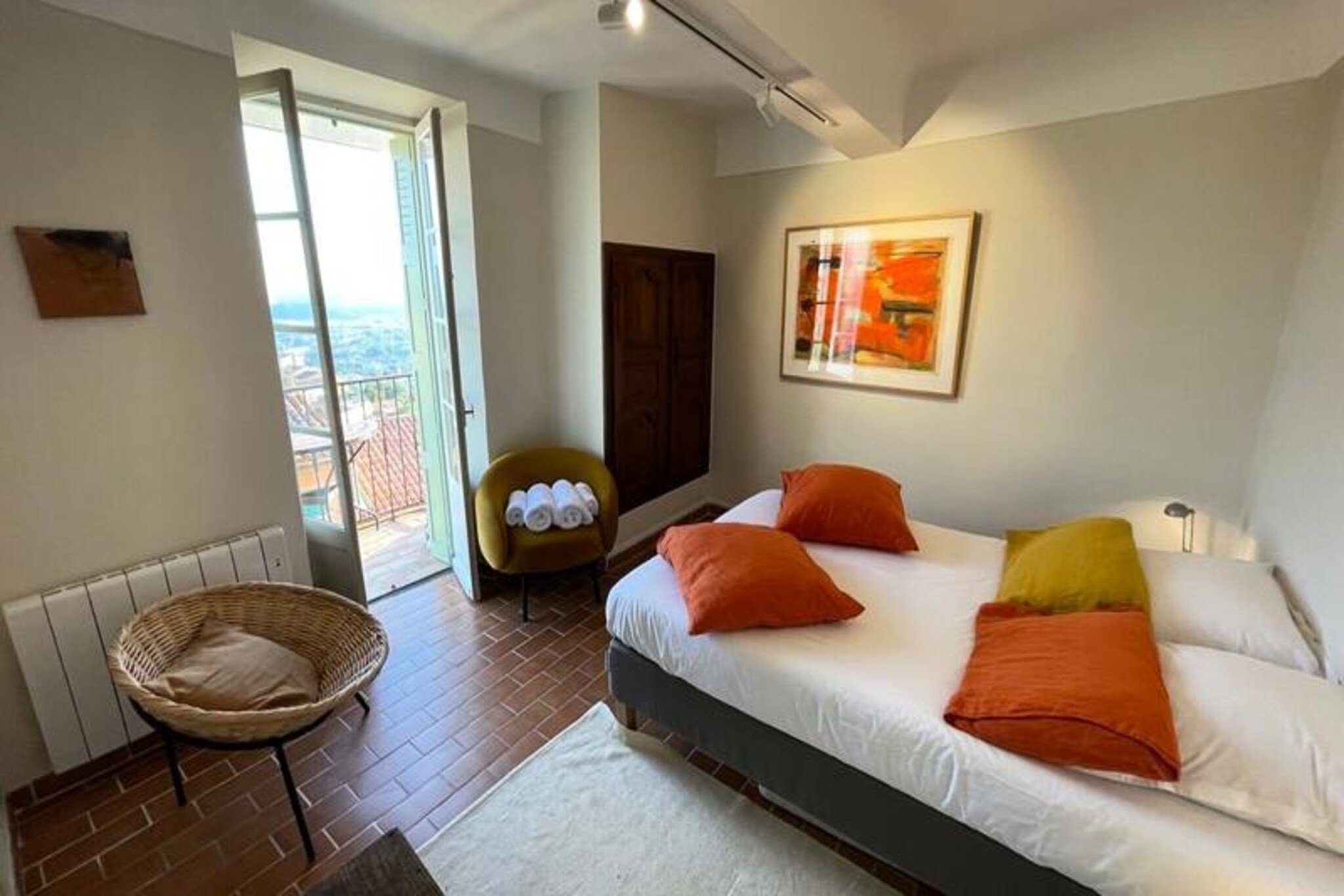 In the heart of the enchanting village of Bormes-les-Mimosas, this charming one-bedroom apartment offers a perfect retreat for those seeking to immerse themselves in the beauty and history of Provence. Perched on the first floor of a traditional building, it places you just steps away from local shops, delightful restaurants, and the vibrant life of this medieval gem. The village, renowned as one of the most beautiful in the Var region, invites you to wander its cobbled streets, admire its colorful facades, and soak in the fragrant air of mimosa blossoms.
Inside, the apartment exudes warmth and character, with a cozy layout that’s ideal for couples or solo travelers. The living space is thoughtfully designed to provide comfort after a day of exploration, while the kitchen is equipped for preparing meals with fresh local ingredients from nearby markets. Large windows let in natural light, creating a bright and welcoming atmosphere that perfectly complements the charm of the surroundings.
Step outside, and you’ll find yourself in a village steeped in history, with its medieval architecture, ancient ramparts, and breathtaking views of the Mediterranean coastline. Stroll through the Jardin des Plantes, visit the Chapelle Saint-François-de-Paule, or simply enjoy a leisurely coffee at a café overlooking the sea. The nearby beaches of Le Lavandou and the golden sands of the Côte d’Azur are just a short drive away, offering endless opportunities for relaxation and adventure.
Whether you’re a history enthusiast, a nature lover, or simply in search of a tranquil escape, this apartment in Bormes-les-Mimosas promises an unforgettable Provençal experience. Let the charm of this timeless village captivate you as you create memories to treasure forever.