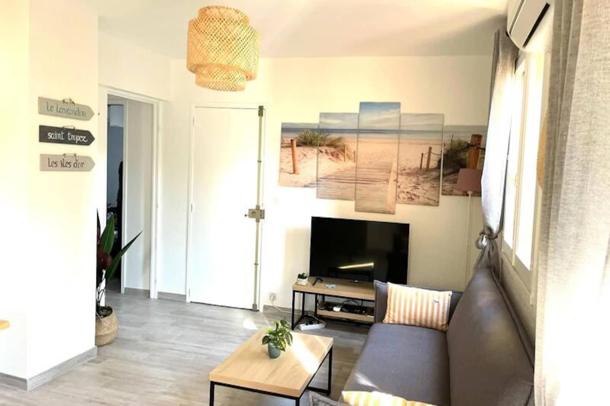 Apartment near Saint-Clair Beach Bliss