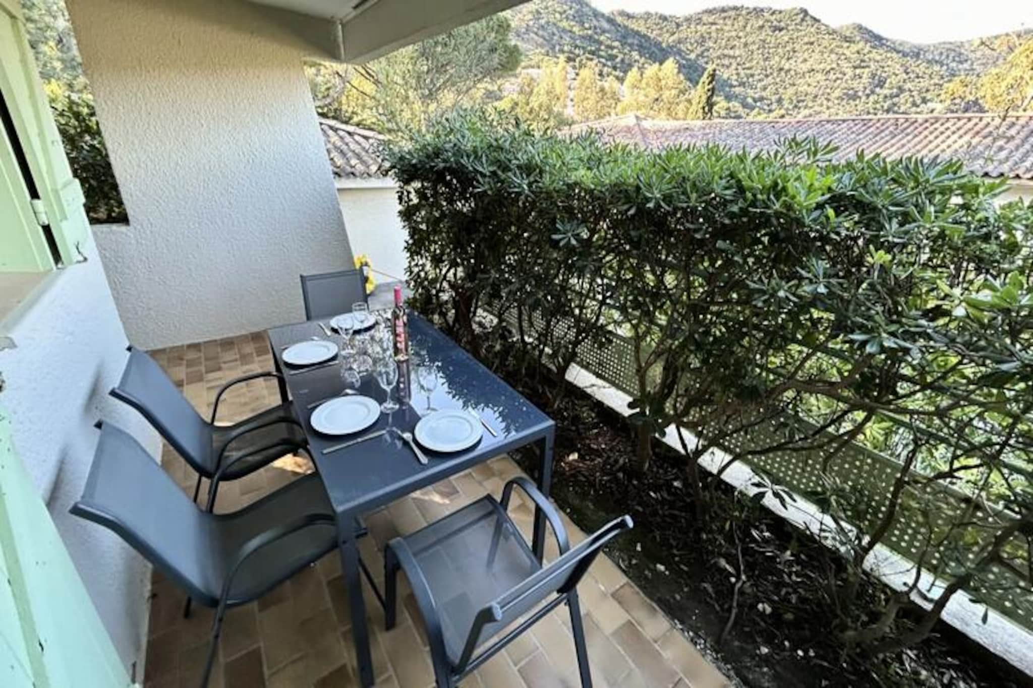 Apartment in Pramousquier with Beach Access