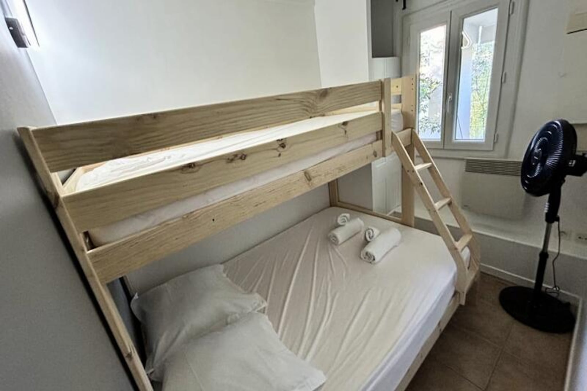 Apartment in Pramousquier with Beach Access