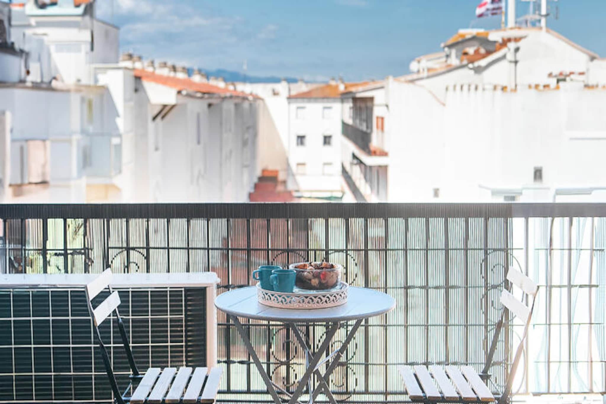 In the vibrant heart of Empuriabrava, these charming 43 m² apartments offer a serene retreat just steps away from the golden sands of the Mediterranean. Imagine waking up to the gentle sound of waves and enjoying your morning coffee on a spacious terrace with panoramic views of the city’s rooftops and the majestic Pyrenees in the distance. This is a place where tranquility meets the lively energy of a coastal town.
Inside, the apartment is thoughtfully designed to combine comfort and style. The cozy bedroom features a plush double bed, ensuring restful nights after a day of exploration. The living room is equipped with a double sofa bed, perfect for accommodating up to four guests. A fully equipped kitchen invites you to prepare delicious meals, while the modern bathroom with a walk-in shower adds a touch of luxury to your stay. Every detail has been considered to make your holiday as comfortable as possible.
Located just a stone’s throw from the beach, you’ll have easy access to the sea and a variety of seaside activities. Stroll along the promenade, indulge in fresh seafood at nearby restaurants, or explore the charming streets filled with boutique shops and cafes. Empuriabrava’s famous canals and marina are also within reach, offering opportunities for boat tours and water sports.
Whether you’re seeking a romantic escape, a family getaway, or a relaxing beach holiday, these apartments provide the perfect base to create unforgettable memories in one of Spain’s most picturesque coastal destinations.