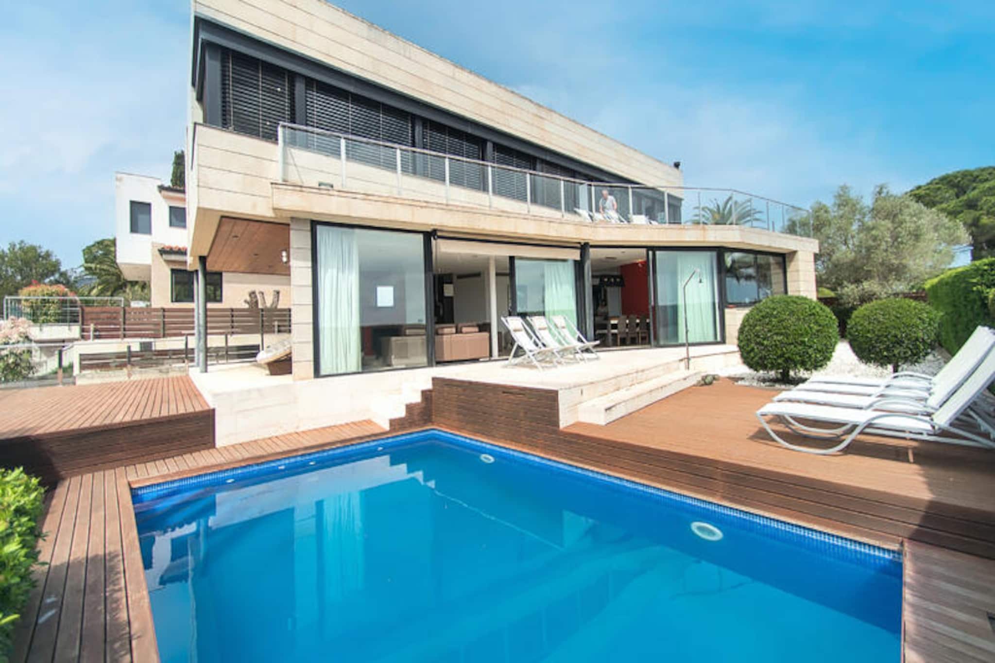 Villa in Sant Feliu with Private Pool