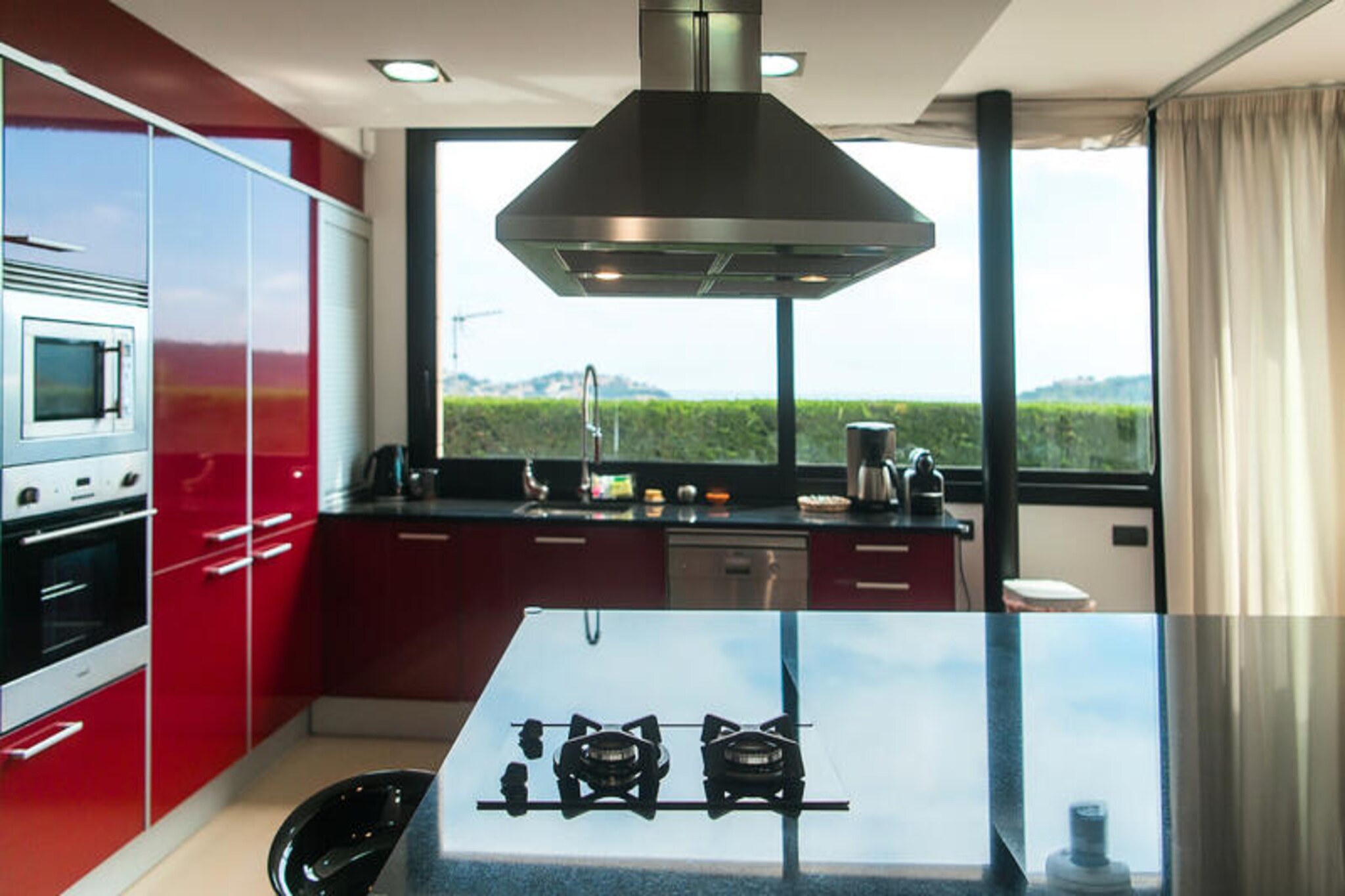 Awaken your senses to the Mediterranean charm in this stunning villa in Sant Feliu de Guíxols, where every moment feels like a scene from a romantic movie. Imagine starting your day with the soft sea breeze on a sunlit terrace, savoring breakfast as the golden light dances across the horizon. With its private pool and lush Mediterranean garden, this villa invites you to relax, laugh, and create unforgettable memories under the warm Costa Brava sun. Just 2.5 km from the sparkling waters of Sant Pol Beach, it’s the perfect retreat for those seeking tranquility and beauty.
Designed to host up to 10 guests, the villa boasts 5 spacious bedrooms and 4 elegant bathrooms, ensuring comfort for families, friends, or couples. The fully equipped kitchen, featuring a large window with breathtaking sea views, is perfect for preparing a romantic dinner or sharing a meal with loved ones. Modern amenities such as air conditioning, Wi-Fi, a washing machine, and a TV ensure a seamless and comfortable stay. The open-plan living area flows effortlessly onto the expansive terrace, where you can unwind with a glass of wine and take in the panoramic views.
The villa’s location is a dream for explorers. A short distance away, Sant Pol Beach and the enchanting coastal path offer endless opportunities for seaside strolls and breathtaking vistas. Don’t miss the vibrant local market square, brimming with fresh produce and regional delights, or the Hermitage of Sant Elm, where you’ll find one of the Costa Brava’s most iconic viewpoints.
Whether you’re seeking relaxation, adventure, or a touch of cinematic magic, this villa provides the perfect setting for your story. Let the Mediterranean sun and the villa’s timeless charm inspire your next unforgettable getaway.