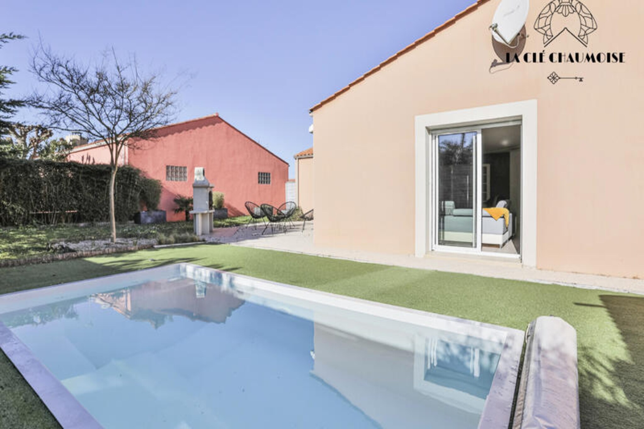 Villa in Les Sables with Pool & Jacuzzi