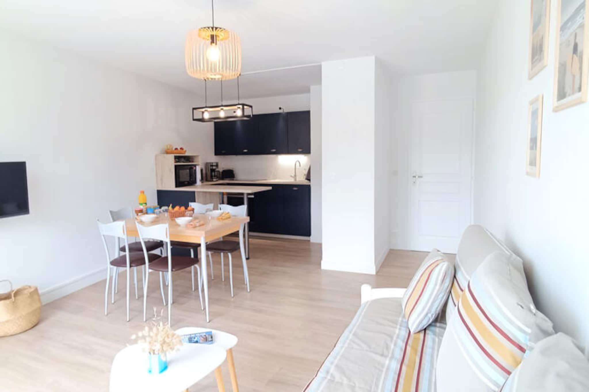 Apartment in Les Sables near Pine Forest
