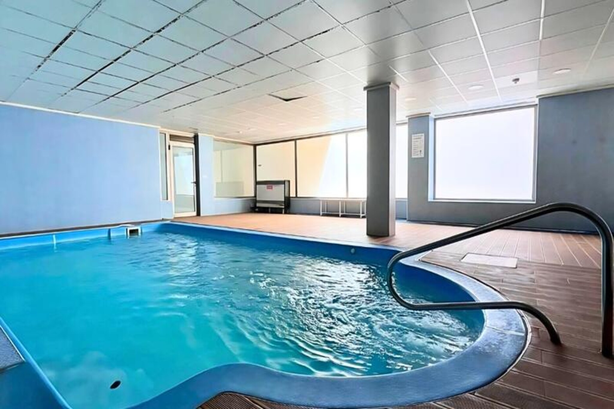 Wake up to the soothing sound of waves and the golden glow of the Mediterranean sun at MARELLO, your serene retreat just 50 meters from the pristine sands of Carrer de la Mar beach in El Campello. This elegant apartment offers the perfect blend of comfort and convenience, making it an ideal choice for couples, families, or friends seeking a relaxing seaside escape.
Step inside this bright and modern space, designed to accommodate up to four guests. The air-conditioned living room, bathed in natural light, opens onto a sunny balcony where you can sip your morning coffee or unwind with a glass of wine as the day fades. The fully equipped kitchen, complete with an oven, microwave, dishwasher, and all essential utensils, invites you to prepare delicious meals with ease. Two cozy bedrooms provide restful nights: one with a comfortable double bed and large wardrobe, and another with a single bed and ample storage. A sleek bathroom with a shower, toilet, and bidet ensures your stay is as convenient as it is comfortable.
MARELLO is part of a secure, modern residence featuring an indoor swimming pool and a reserved parking space, making your stay worry-free even during peak season. With shops, restaurants, and the beach just steps away, you can leave your car behind and fully immerse yourself in the vibrant Mediterranean lifestyle. Explore the charming town center, sample local delicacies at seaside eateries, or venture further to discover the cultural treasures of Alicante, just a short drive away.
Whether you’re here to soak up the sun, explore coastal trails, or simply relax by the sea, MARELLO promises an unforgettable getaway on Spain’s stunning Costa Blanca.