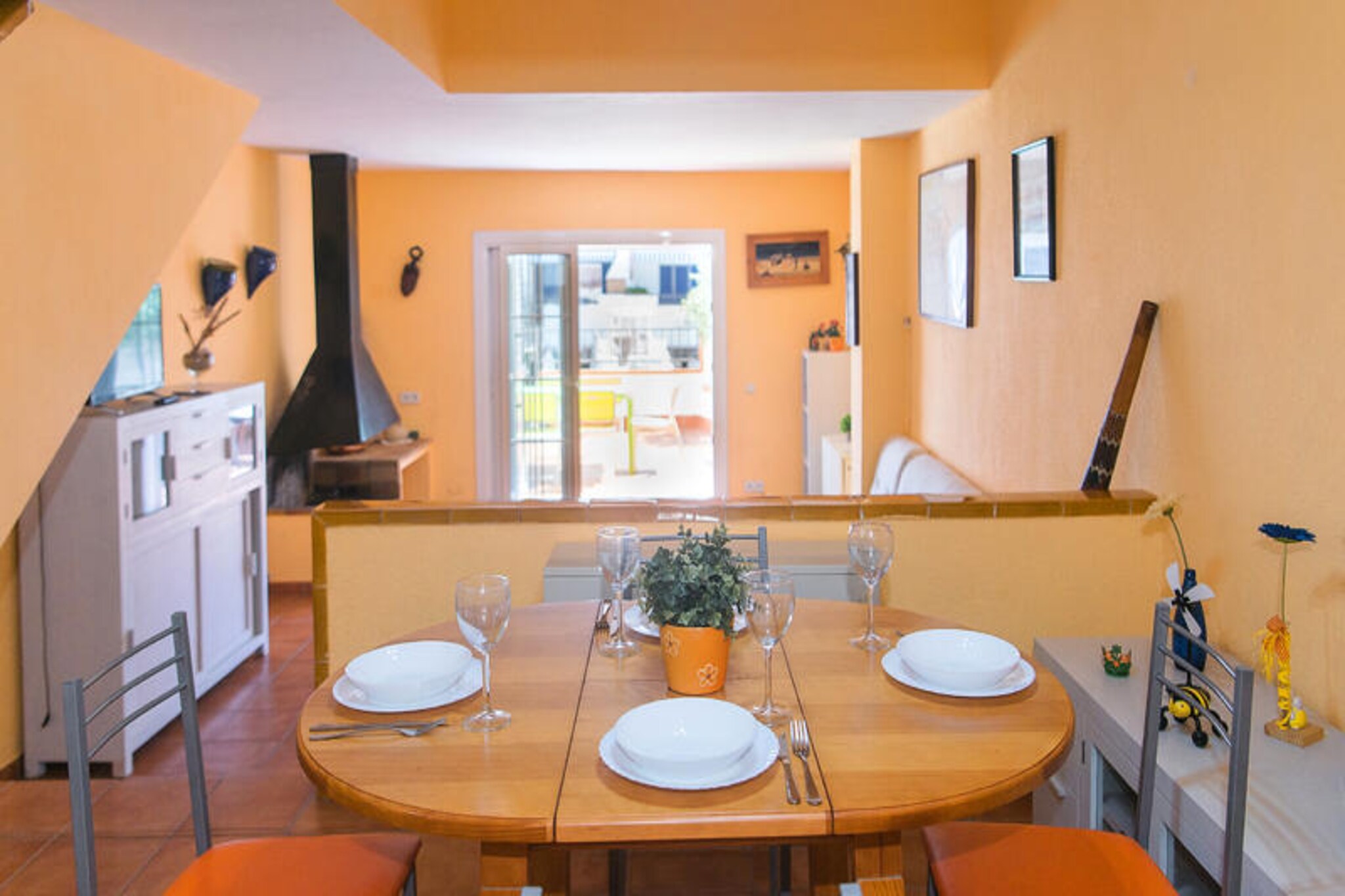 House in Empuriabrava with Canal Views