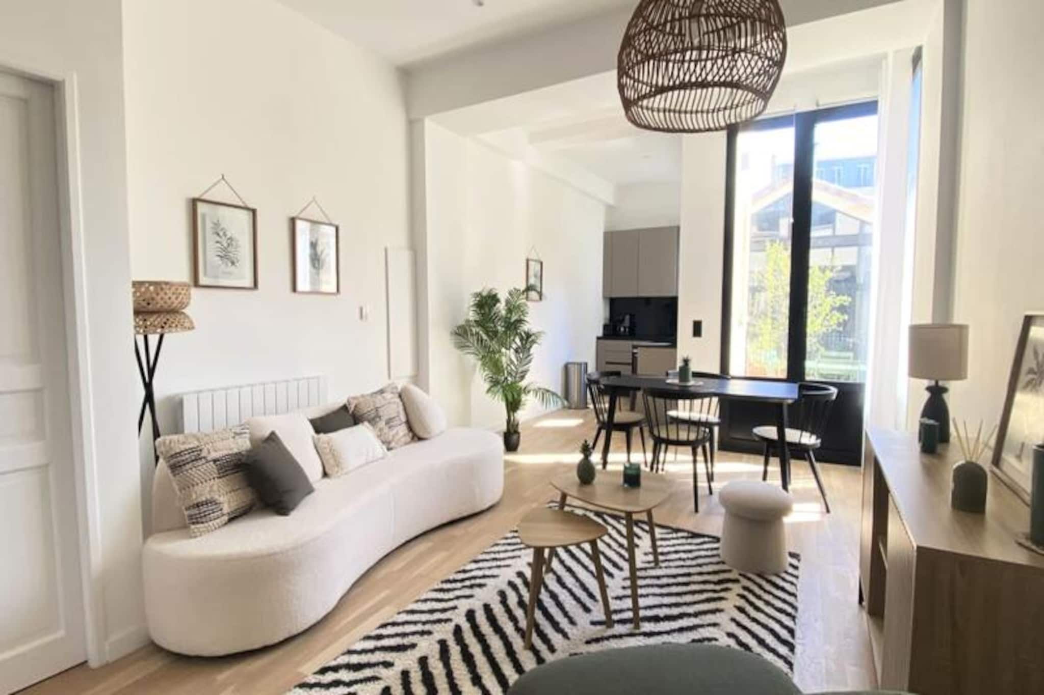 Apartment in Bordeaux Golden Triangle Charm