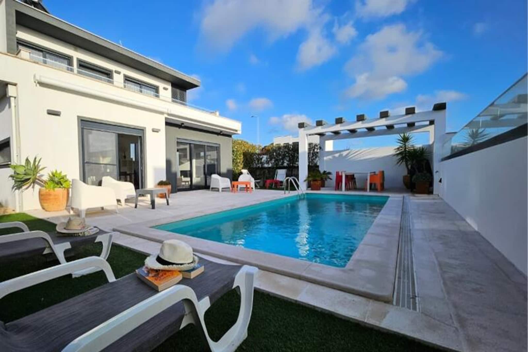Villa near Foz do Arelho with Pool