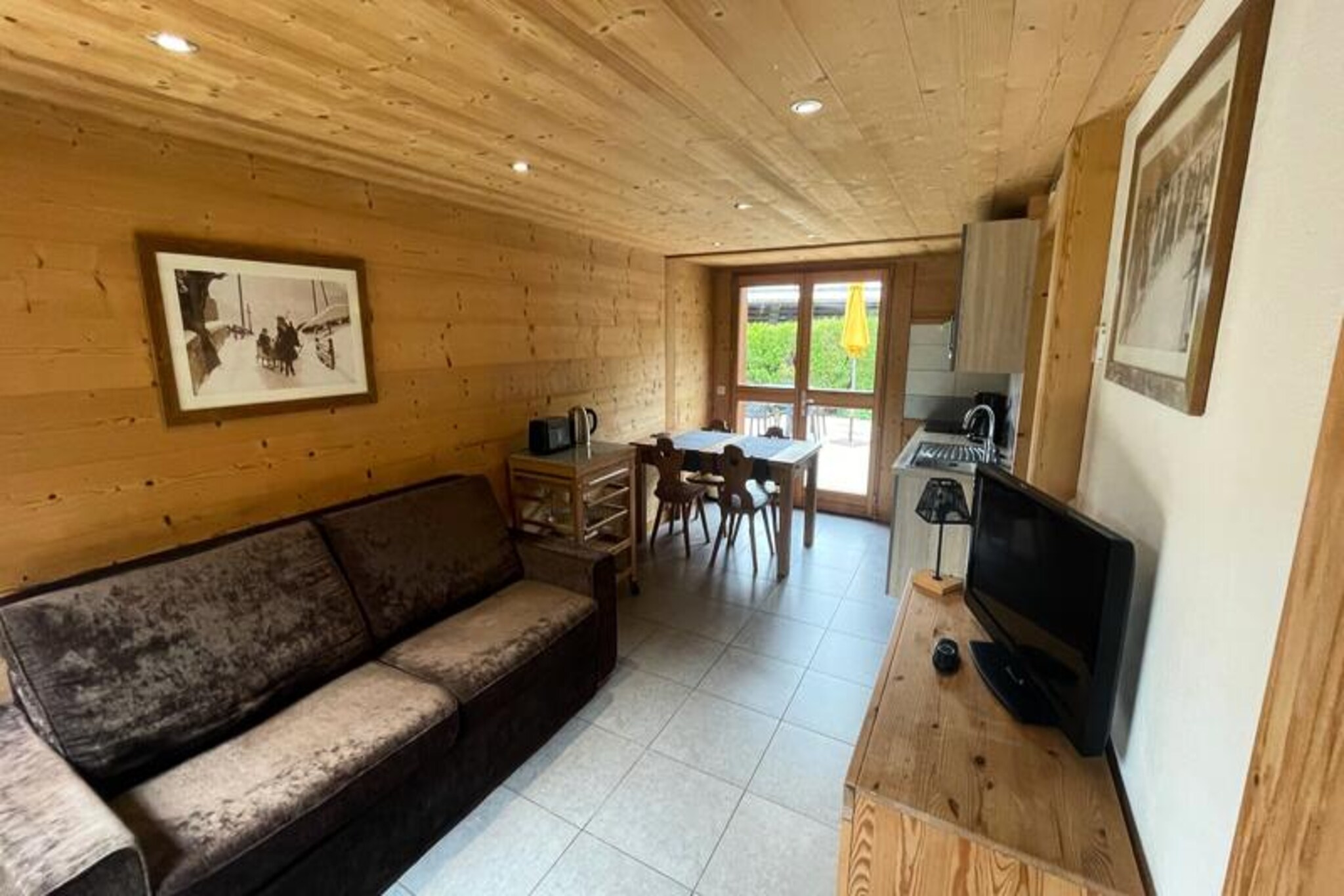 3 Rooms for 4 People