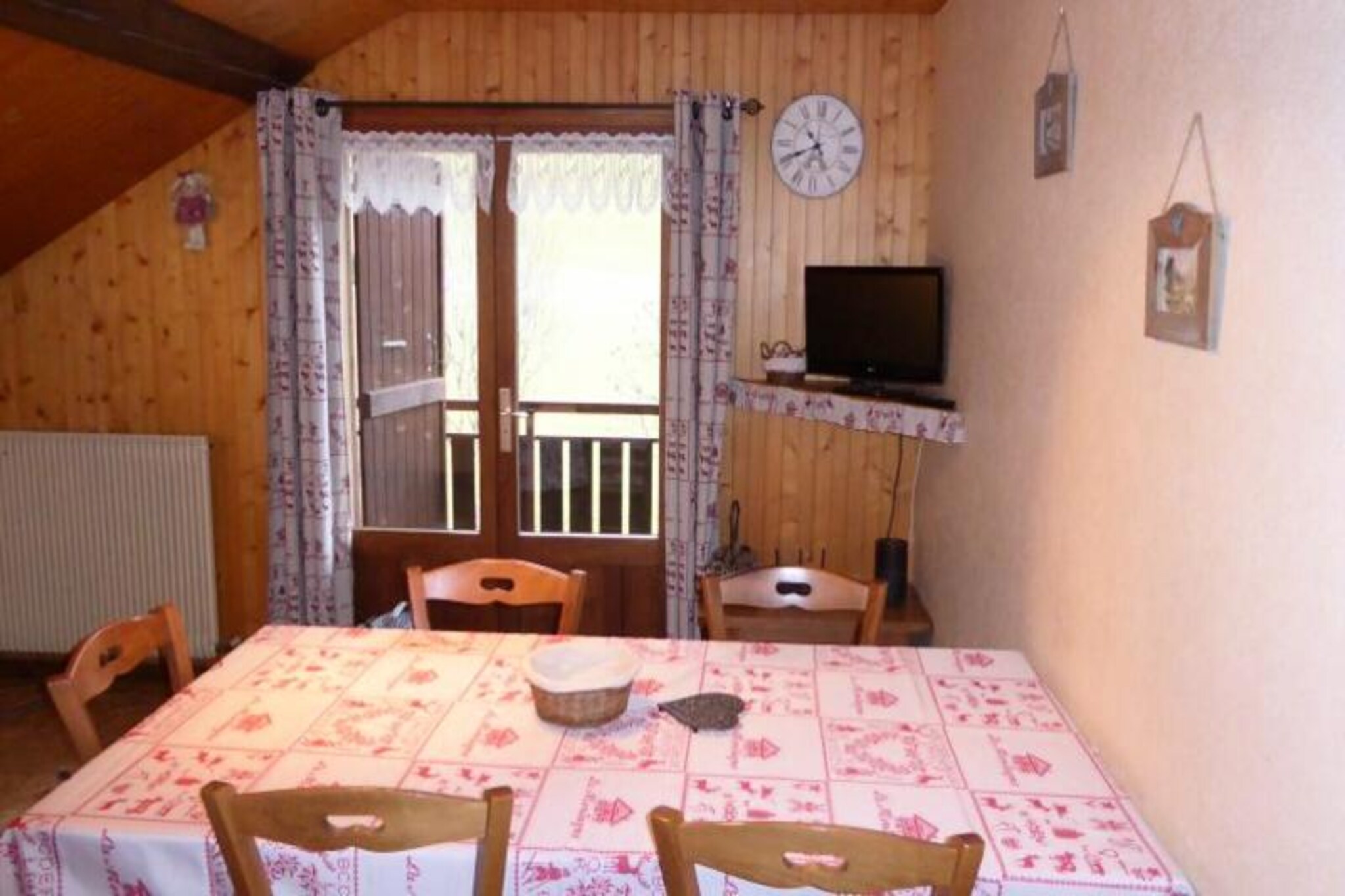 2 Rooms for 5 People