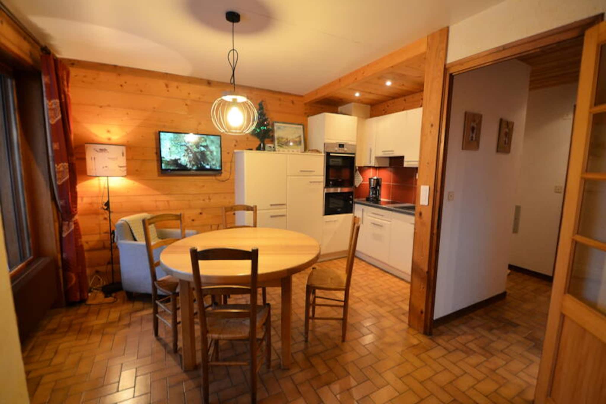 2 Rooms for 4 People