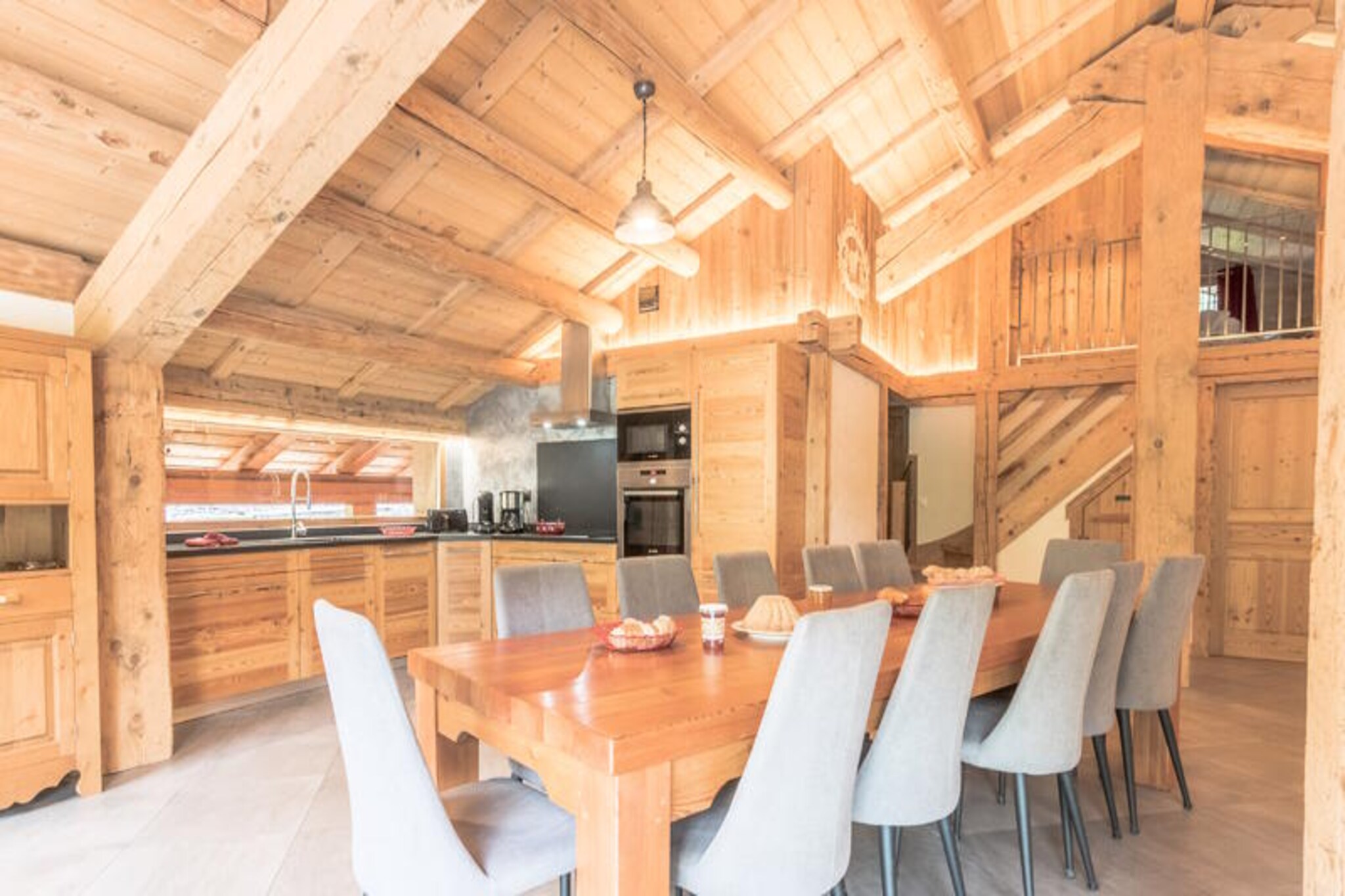 5 Rooms for 11 People