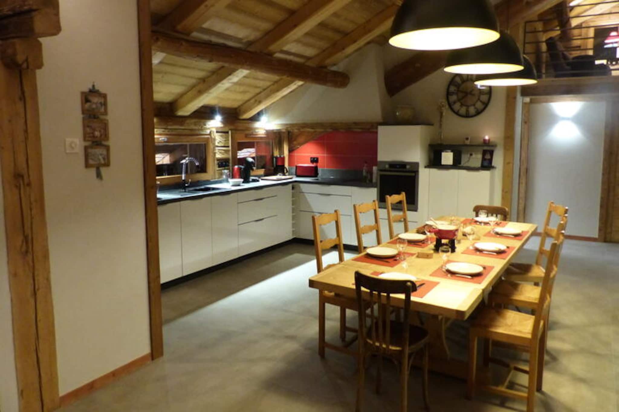 4 Rooms for 10 People