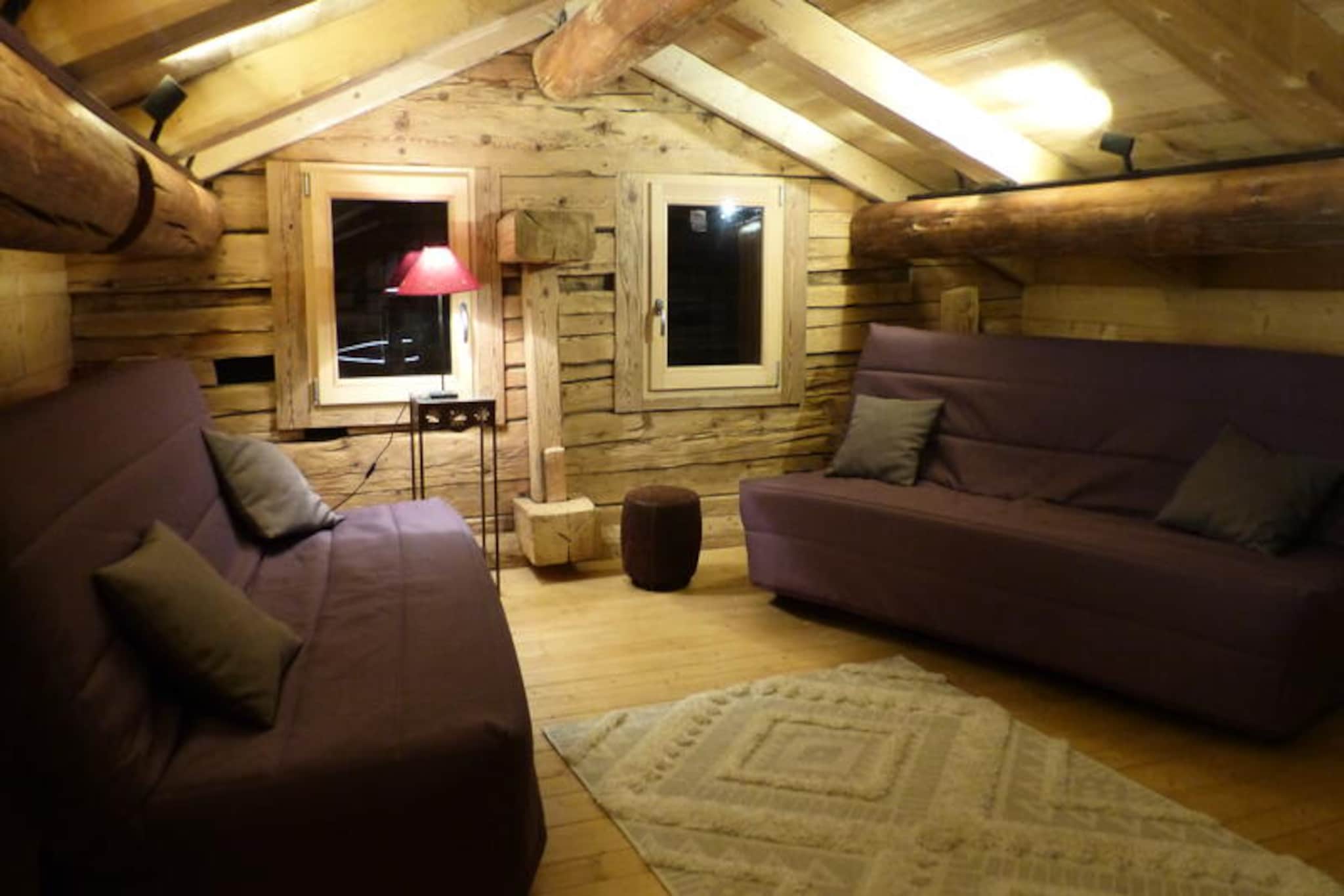 4 Rooms for 10 People