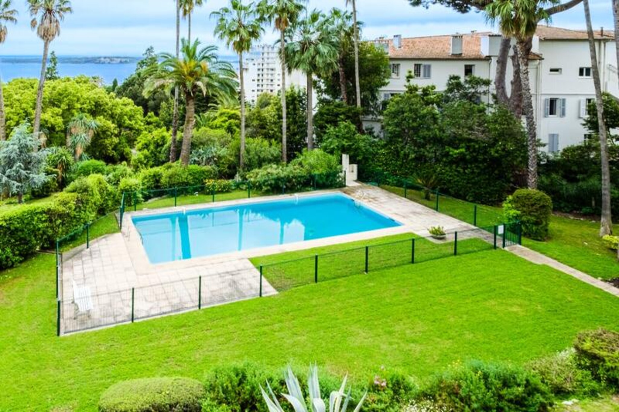 Apartment in Cannes with Pool & Beach Access