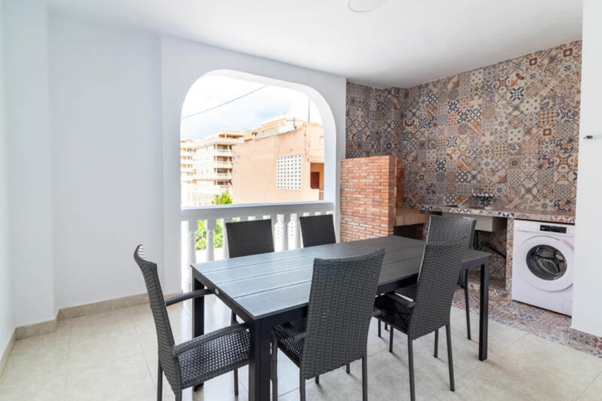 In the charming coastal town of Moncofar, this delightful 3-bedroom villa offers a serene retreat for families and couples looking to unwind by the Mediterranean. With its warm, inviting atmosphere and close proximity to the beach, this property promises a relaxing getaway filled with the simple joys of seaside living. Imagine waking up to the gentle sound of waves and enjoying a morning stroll along the golden sands just minutes from your doorstep.
Inside, the villa is thoughtfully designed to provide comfort and convenience. The air-conditioned living room is perfect for relaxing after a day of exploring, while the fully equipped kitchen, complete with a refrigerator, oven, microwave, coffee maker, and more, makes preparing meals a breeze. The sleeping arrangements are versatile, with one double bed, two single beds, and a bunk bed, making it ideal for families with children or small groups. Modern amenities like Wi-Fi, a television, and heating ensure a comfortable stay year-round.
While the villa does not feature a private pool or terrace, its location in Moncofar more than compensates. The tranquil surroundings and easy access to local attractions make it an excellent base for exploring the area. From the vibrant local markets to the picturesque coastline, there’s something for everyone to enjoy.
Whether you’re seeking a peaceful family vacation or a romantic escape, this villa offers all the essentials for a memorable stay. Experience the charm of Moncofar and create lasting memories in this welcoming home away from home.
