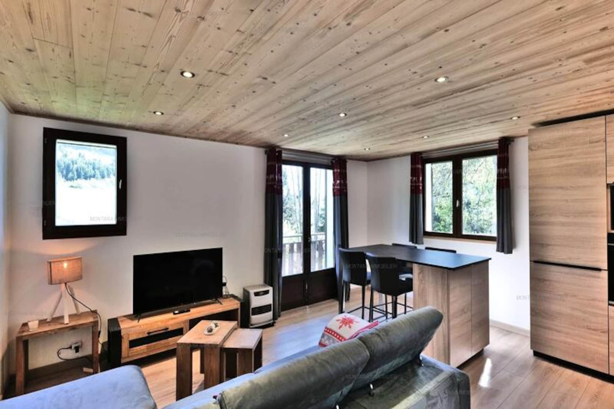 Apartment in Chinaillon with Ski Access