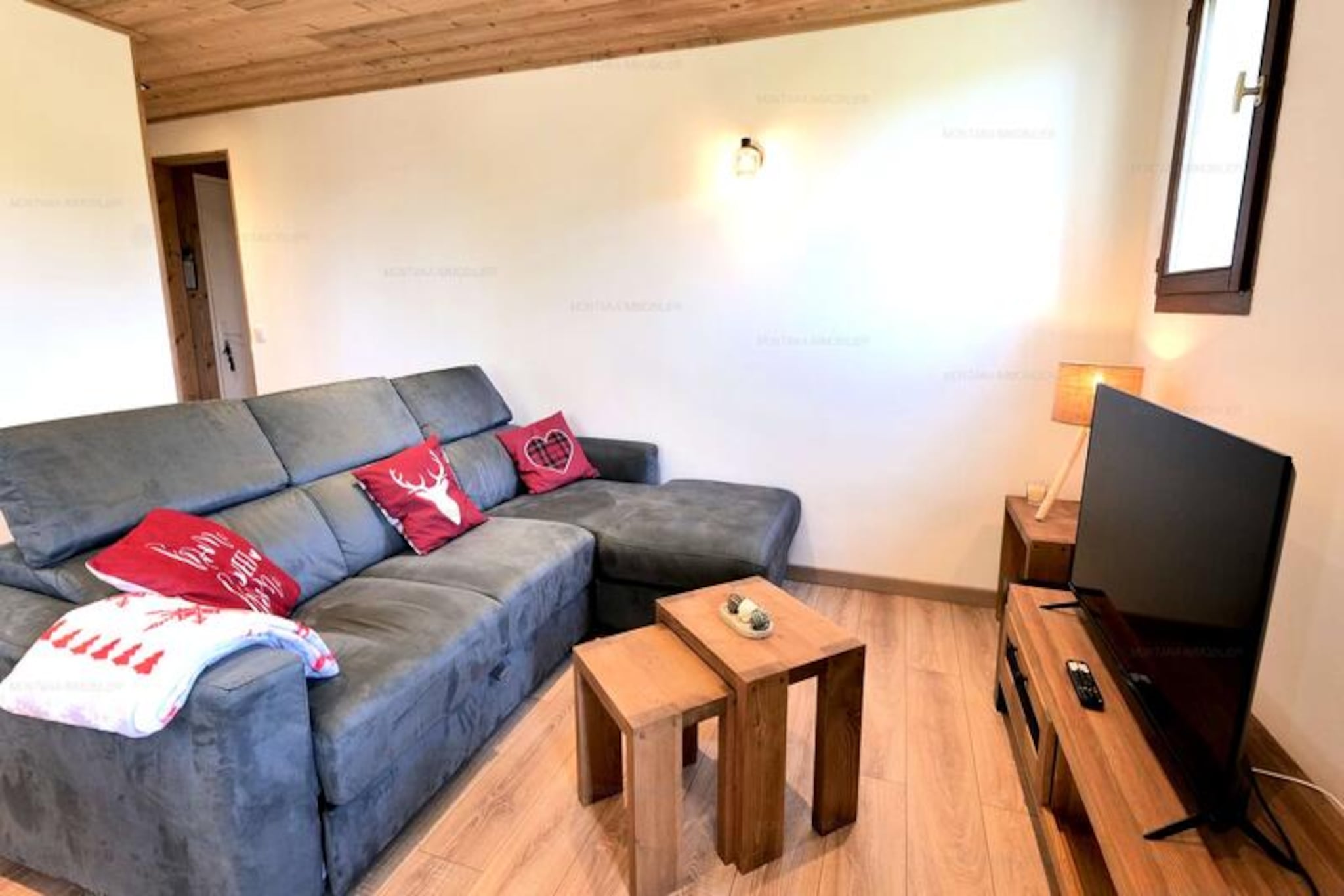 Apartment in Chinaillon with Ski Access