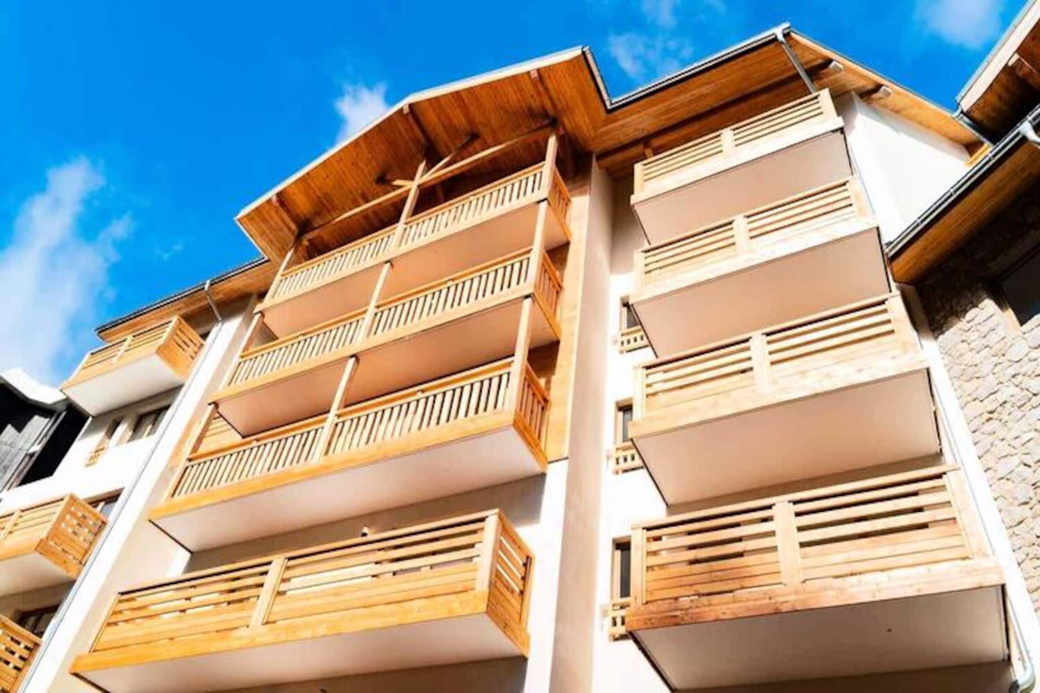 Bed Linen, Bed Linen, Living room(double sofa bed, TV, dining table), Kitchen(microwave, dishwasher, fridge), bedroom(double bed, bunk bed), bathroom(shower, washbasin), ski storage, Parking, TV, balcony, baby crib(free), Towels incl., Towels incl.