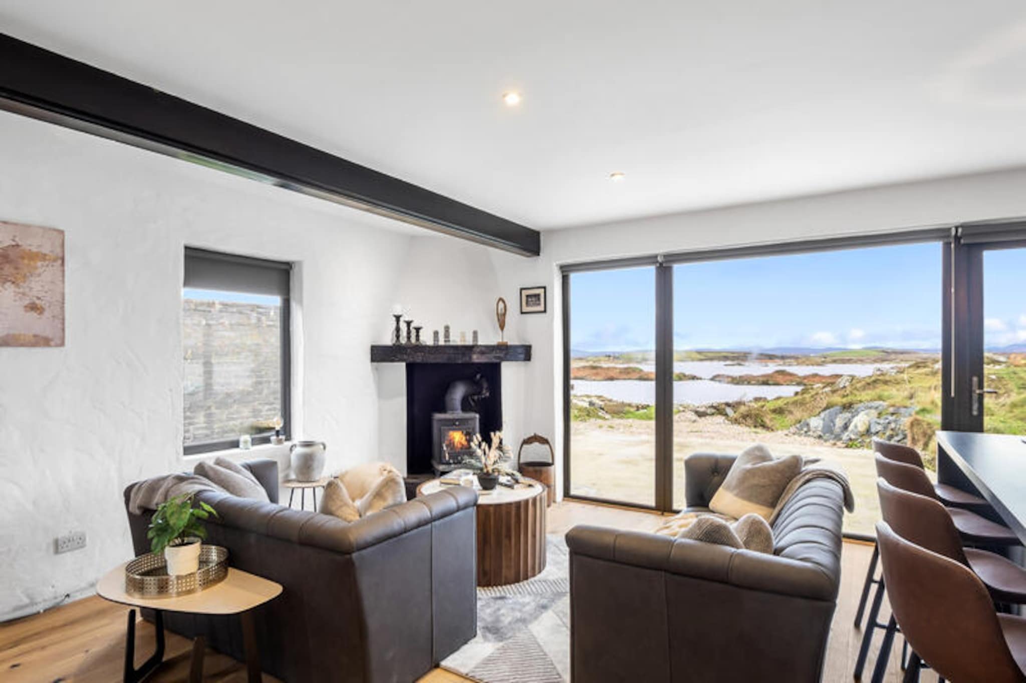 Cottage near Dog's Bay Beach & Lake Views