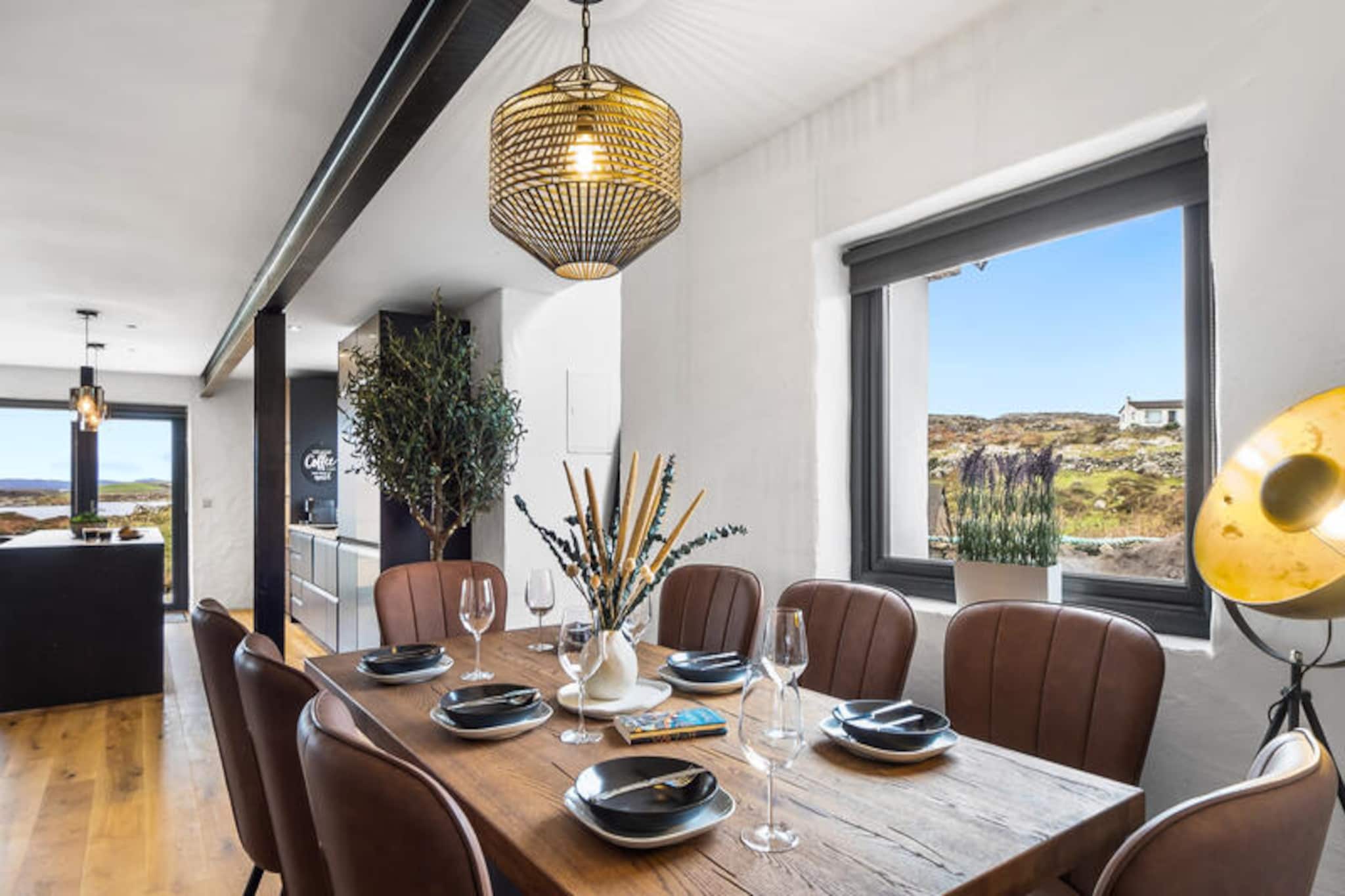 Cottage near Dog's Bay Beach & Lake Views