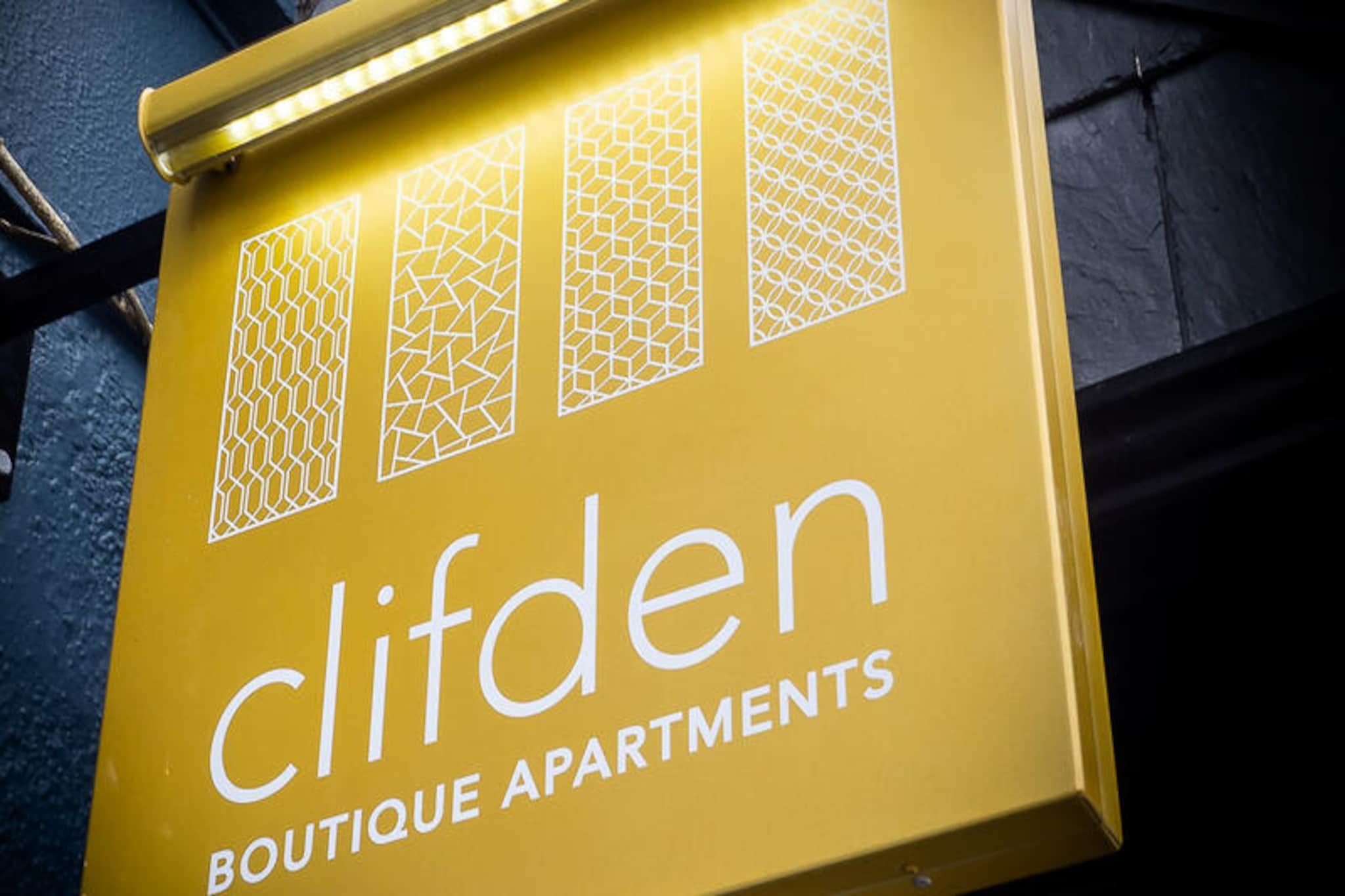 In the charming town of Clifden, where the rugged beauty of Connemara meets the warmth of Irish hospitality, this cozy studio offers a delightful retreat for up to three guests. Perfectly situated to explore the vibrant streets lined with quaint shops, lively pubs, and renowned restaurants, this property invites you to immerse yourself in the heart of Ireland’s west coast. Whether you’re strolling to the nearby cafes or planning a day trip to the stunning beaches and natural wonders, the studio serves as an ideal base for your adventures. \n\nThe 41 m² studio is thoughtfully designed to combine comfort and convenience. The bedroom provides a restful haven, while the American-style kitchen is fully equipped with modern appliances including a refrigerator, microwave, oven, and dishwasher, making it easy to prepare meals after a day of exploration. Additional amenities such as Wi-Fi, electric heating, a washing machine, and a dryer ensure a hassle-free stay. Relax in the cozy living area with a TV, or enjoy a cup of coffee as you plan your next excursion. \n\nClifden’s attractions are just steps away, including local favorites like Mannions Bar and Restaurant, Connemara Seaweed Baths, and the bustling town center. For nature enthusiasts, the nearby Coral Strand and Mannin Bay offer pristine sandy beaches, while the Connemara National Park and Salt Lake provide breathtaking landscapes for hiking and wildlife spotting. Golfers can tee off at the Connemara Golf Links, just a short drive away. \n\nWhether you’re seeking a romantic getaway, a peaceful retreat, or an active holiday, this studio in Clifden promises an unforgettable experience surrounded by the charm and beauty of Connemara.