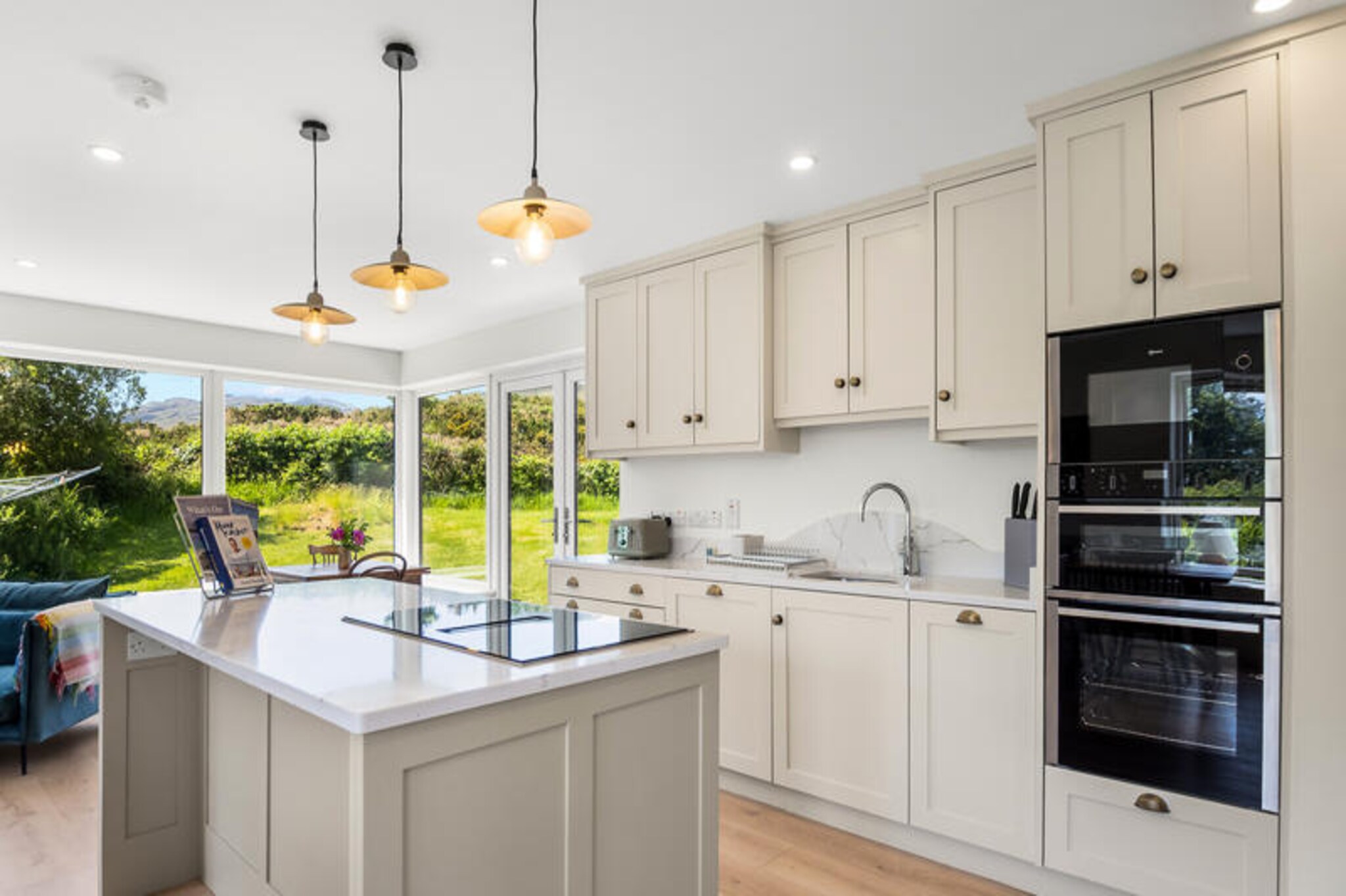 House in Roundstone with Lovely Garden