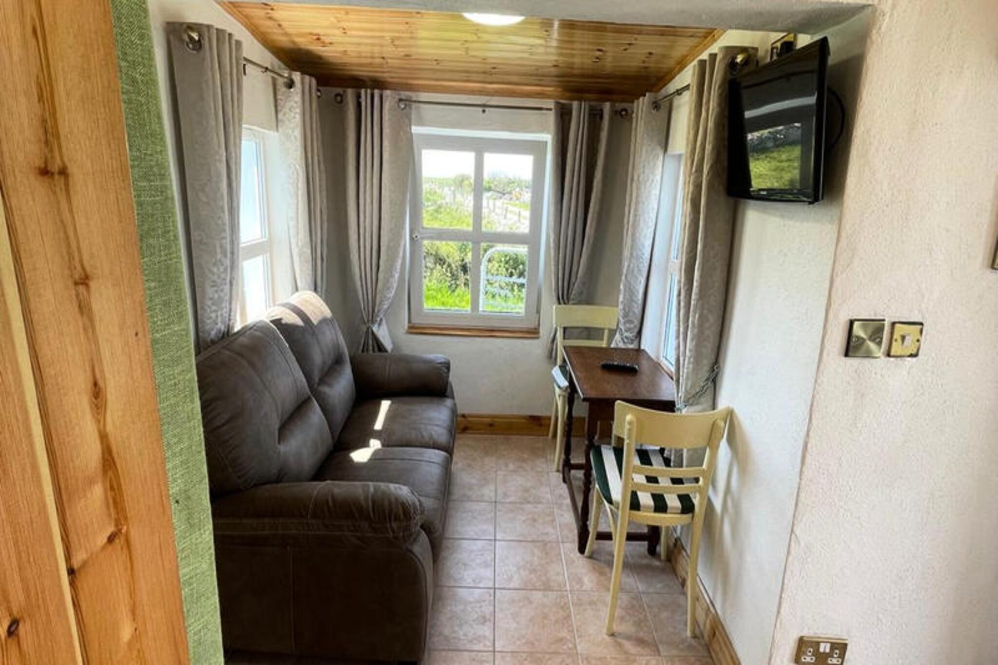 Chalet in Roundstone with Garden Views