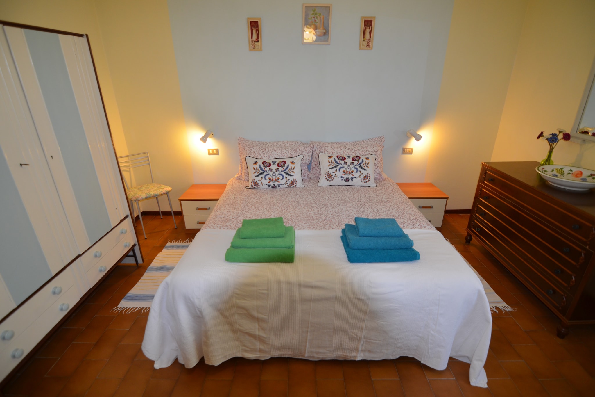 This cozy apartment in Gatteo Mare offers a relaxing seaside escape for up to four guests, featuring a bright living area with a double sofa bed, TV, and stereo. The well-equipped kitchen includes an oven, cooker, fridge-freezer, and kettle, ideal for easy meal prep. A double bedroom and spacious bathroom ensure comfort, while air conditioning keeps things cool. Guests can also unwind in the lush garden with sun loungers, parasol, and barbecue.
For those eager to explore, bicycles are available for scenic rides through the town, while the sandy beach lies just 1 km away. Day trips offer kayaking (17.3 km), golfing at Golf Cervia (17.7 km), and visits to Atlantica Waterpark and Montebello Castle. Whether you’re chasing waves, soaking in history, or enjoying garden leisure, there’s something for everyone.
Nearby dining options showcase regional flavors, with fresh seafood and local specialties just 1 km from the apartment. Treat yourself to a gourmet experience at Osteria Bartolini (5.3 km) or La Tramonteria (16.5 km). Whether it’s alfresco dining, cultural outings, or seaside bliss, this apartment blends relaxation, recreation, and taste.