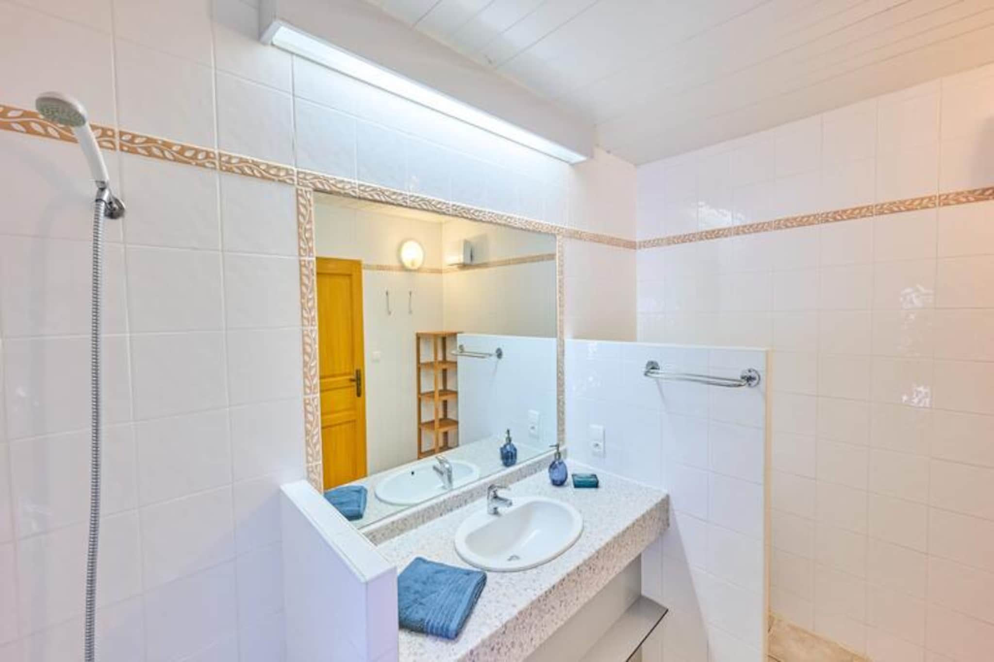 L'Espinet ***-Niet-getagd