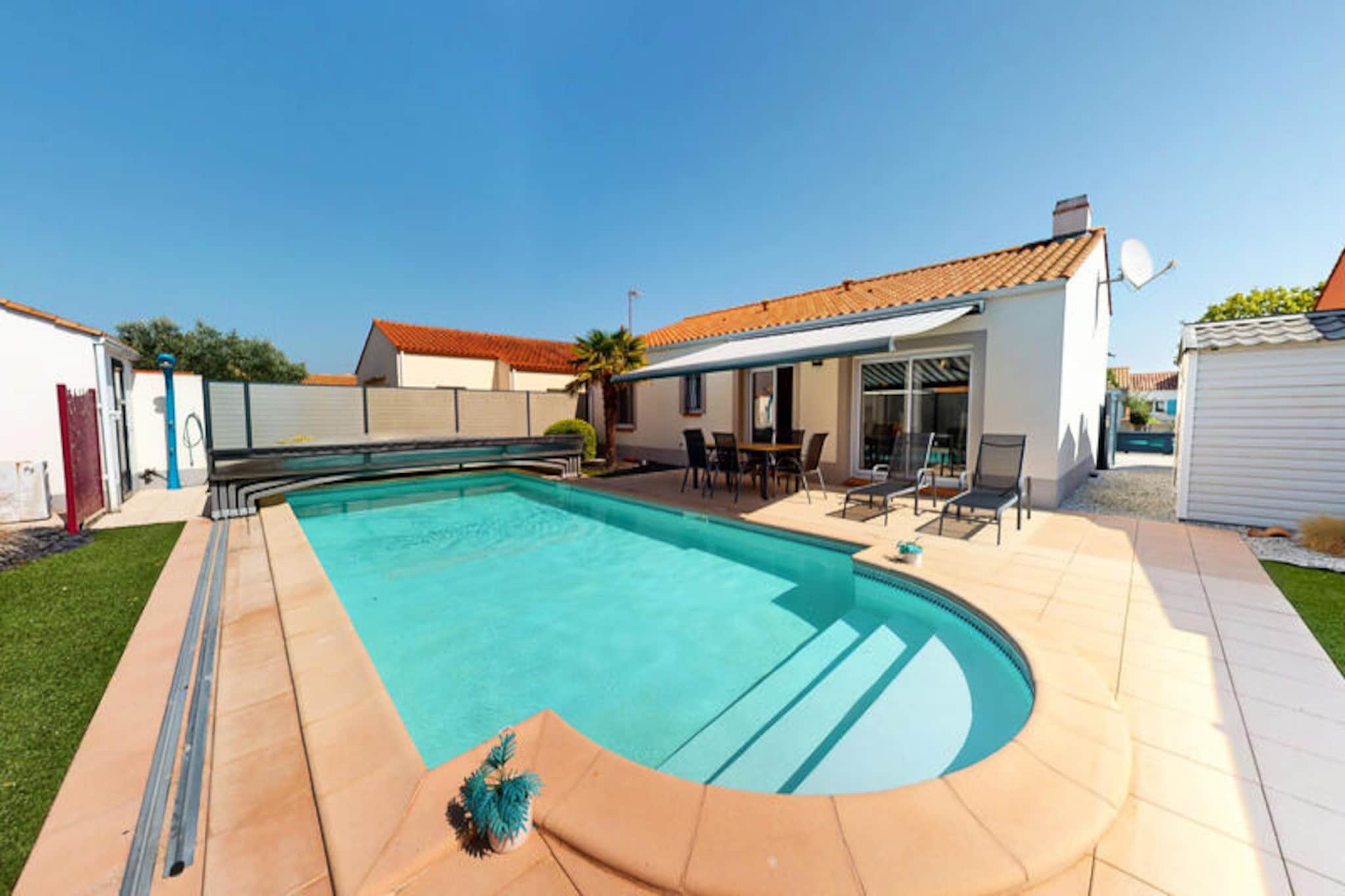 Villa in Saint-Gilles with Private Pool