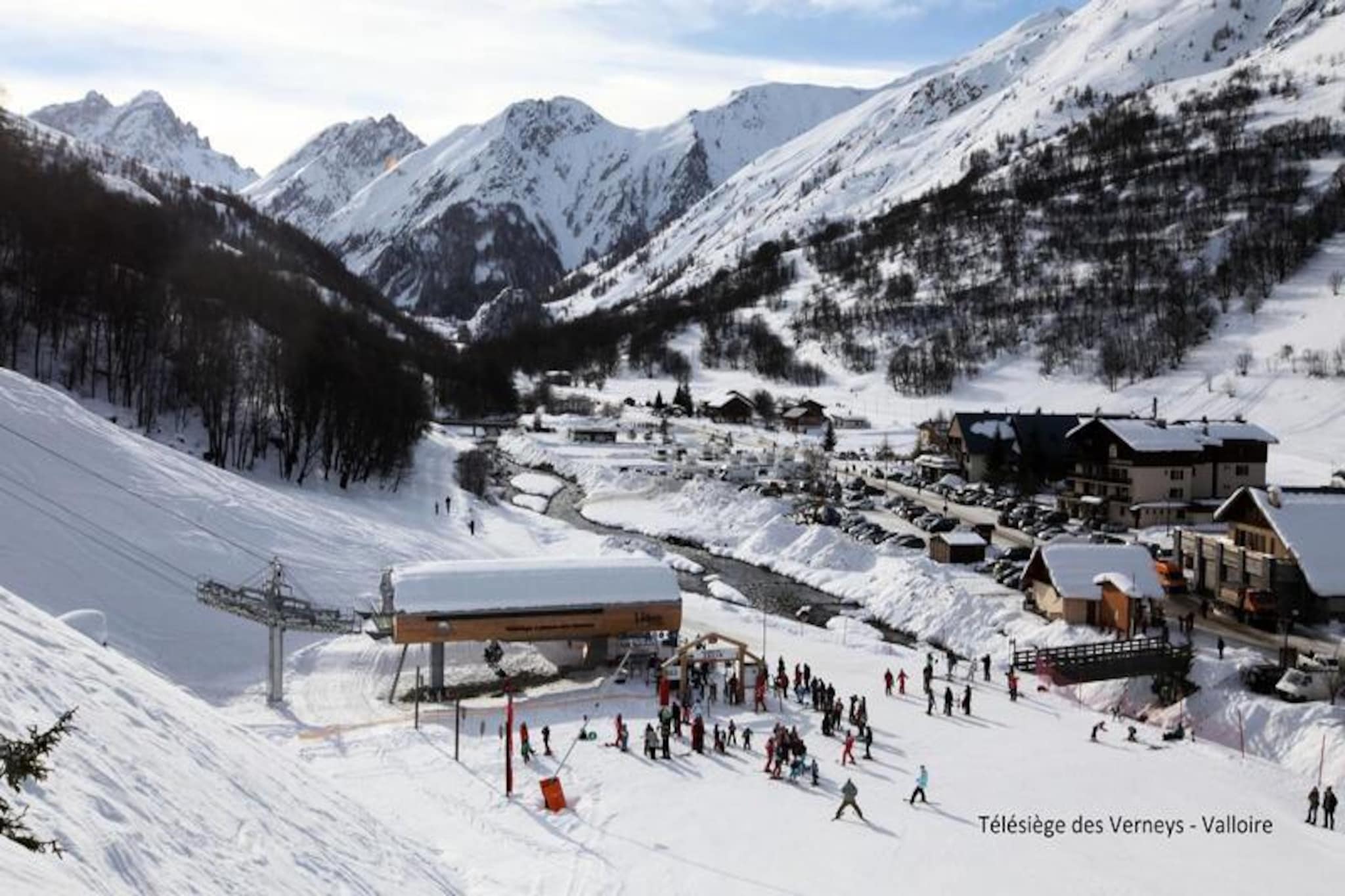 Holiday Home in Les Verneys near Ski Lift
