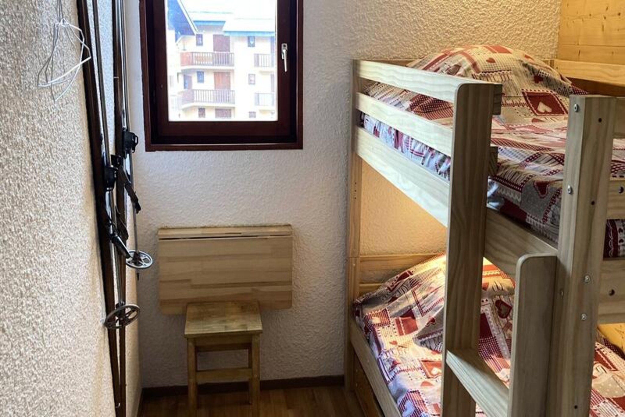 2-room apartment for 4 people, 2-star rating, west-facing