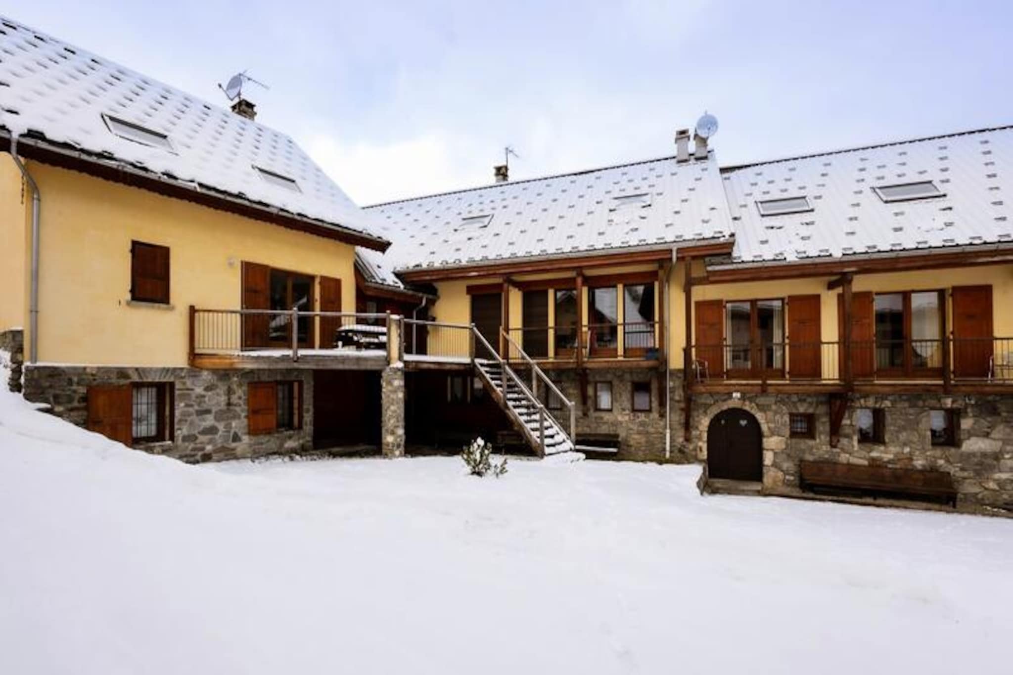 6-room duplex apartment for 12 people, 4-star rating, south-facing