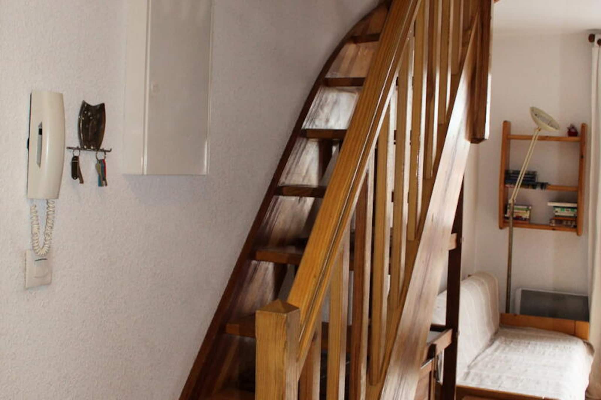 4-room duplex for 6 people, 3-star rating, Northeast facing