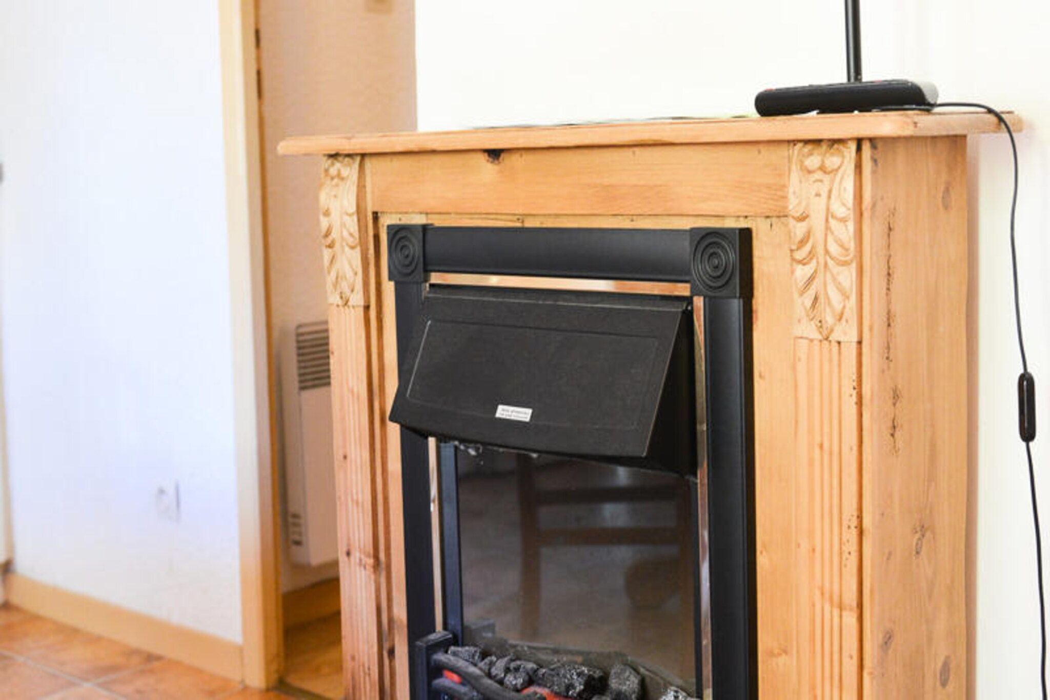 2-room cabin + mezzanine, sleeps 6, west-facing