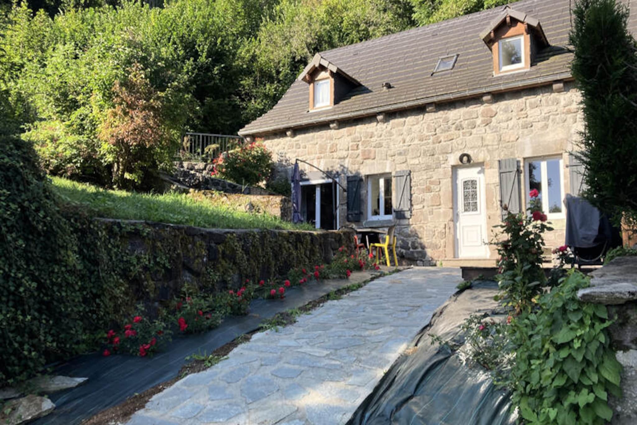 Maison à Laveissiere-Untagged