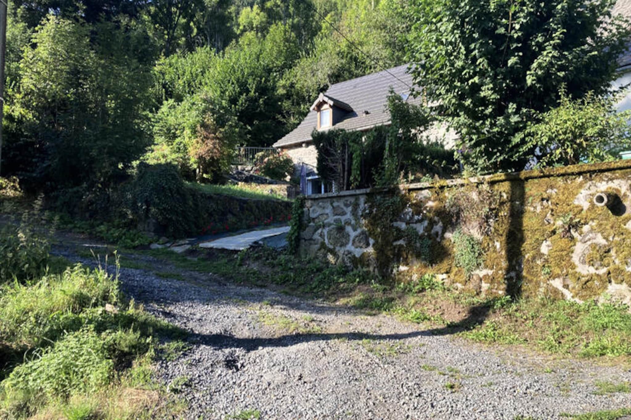 Maison à Laveissiere-Untagged