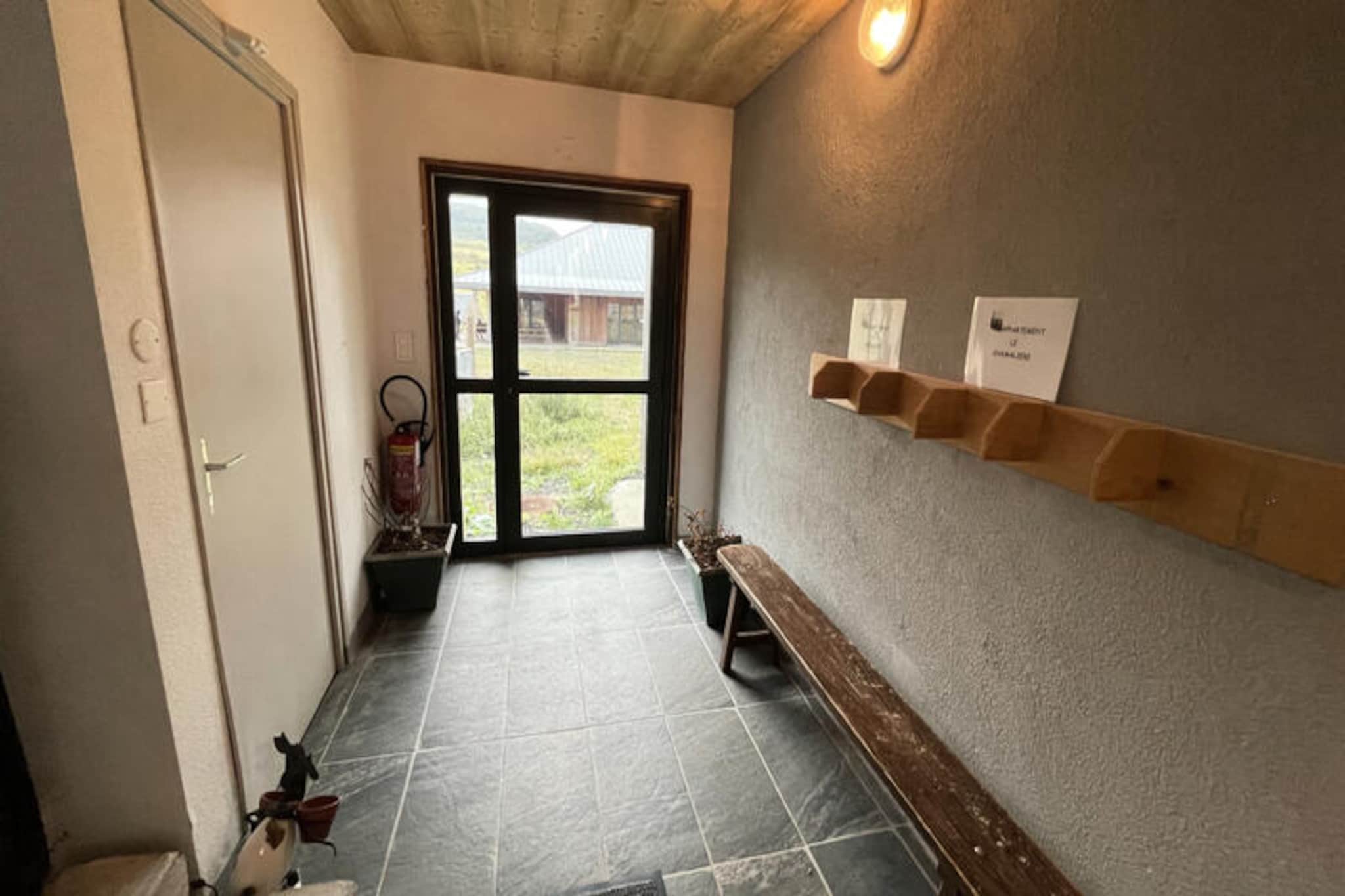 Appartements à Albepierre Bredons-Untagged