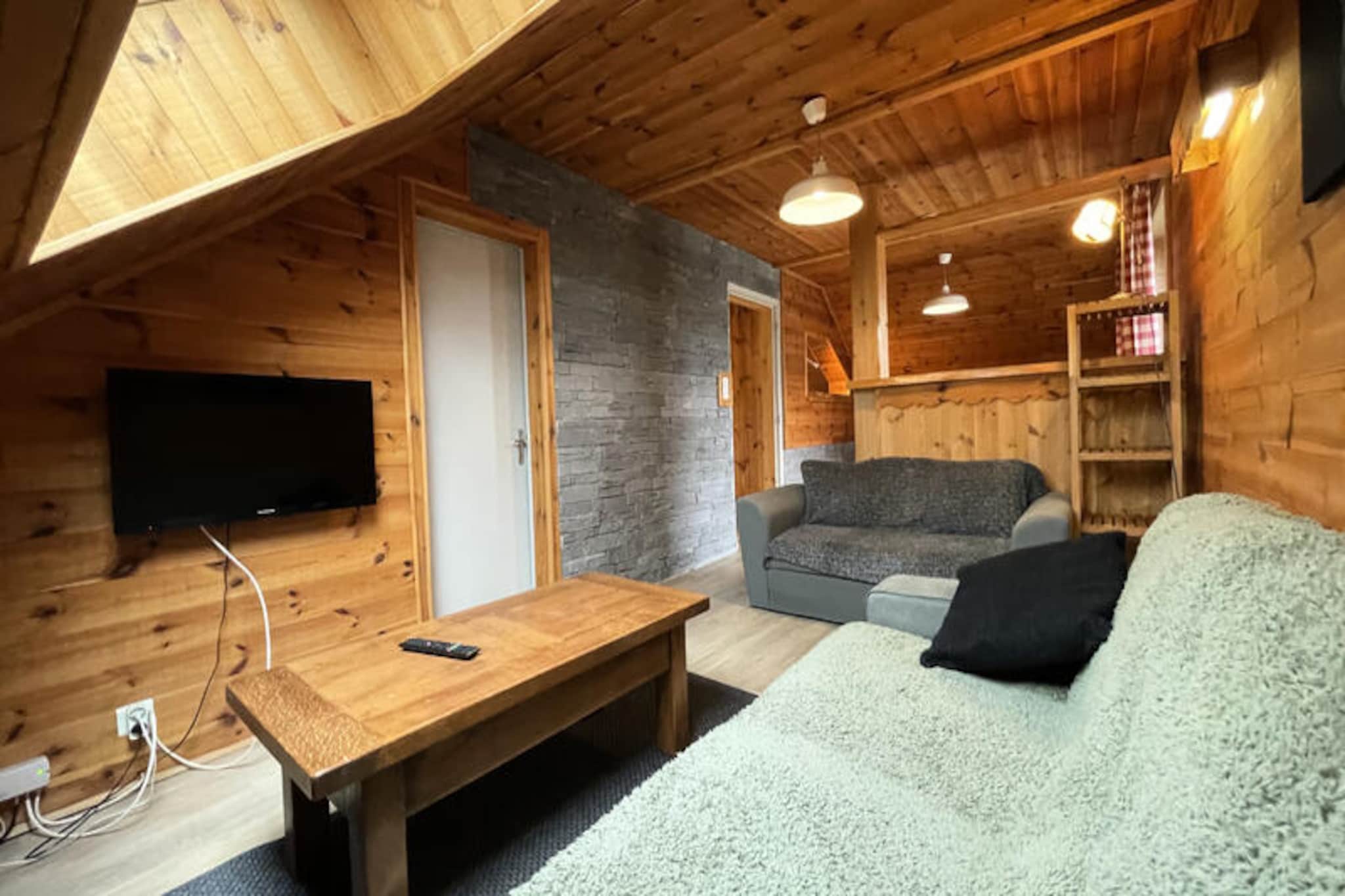 Appartements à Albepierre Bredons-Untagged