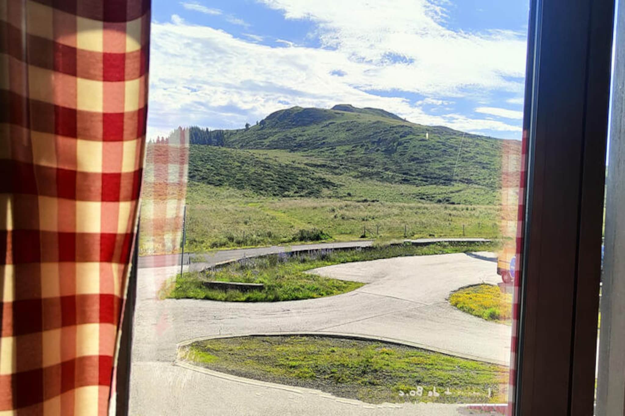 Appartements à Albepierre Bredons-Untagged