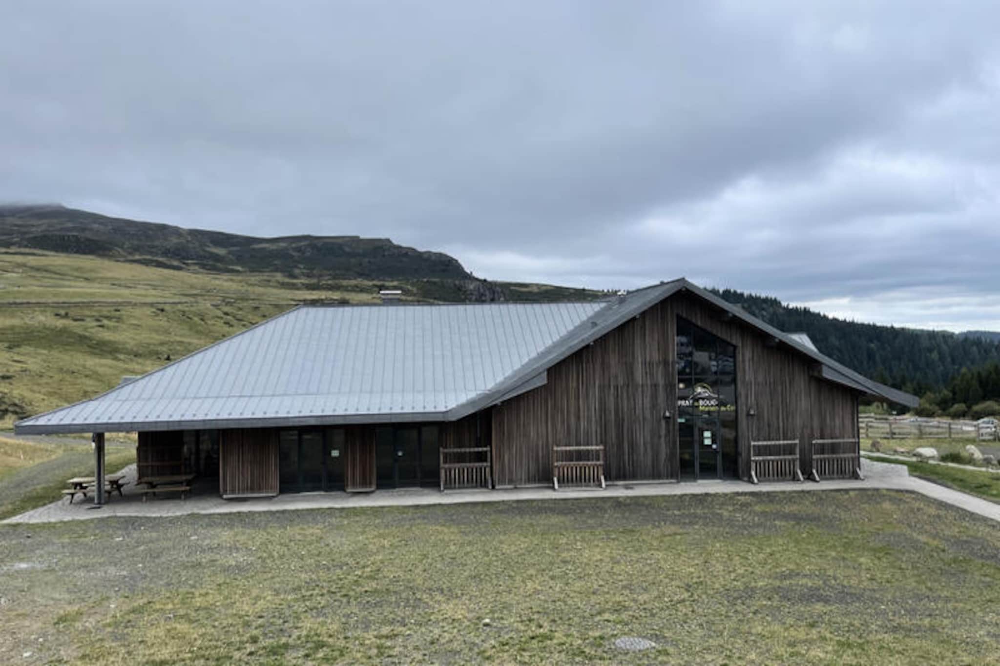 Appartements à Albepierre Bredons-Untagged